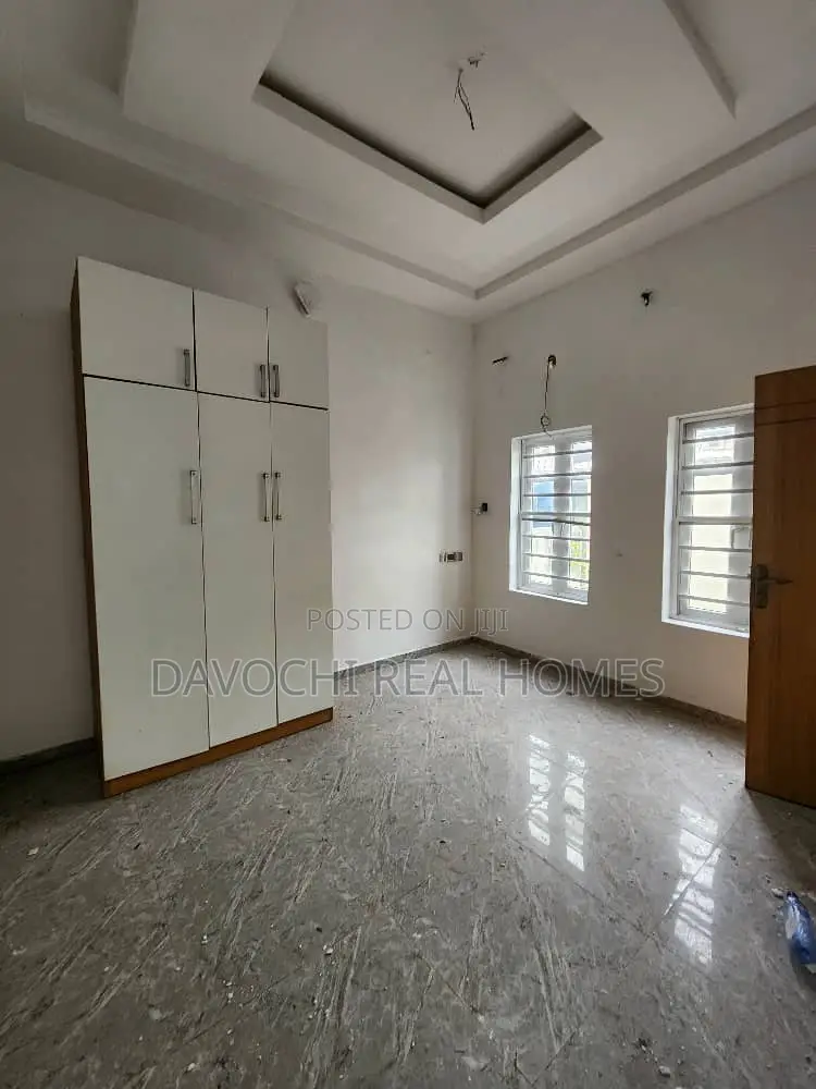 4bdrm Duplex in Chevron for rent