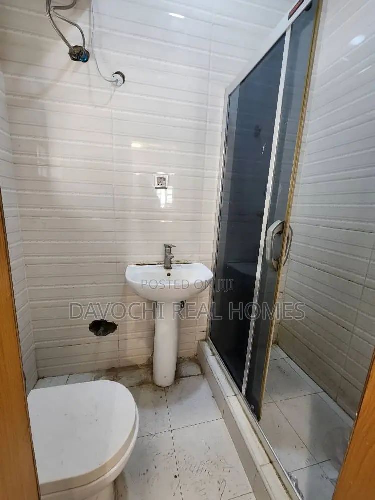 4bdrm Duplex in Chevron for rent
