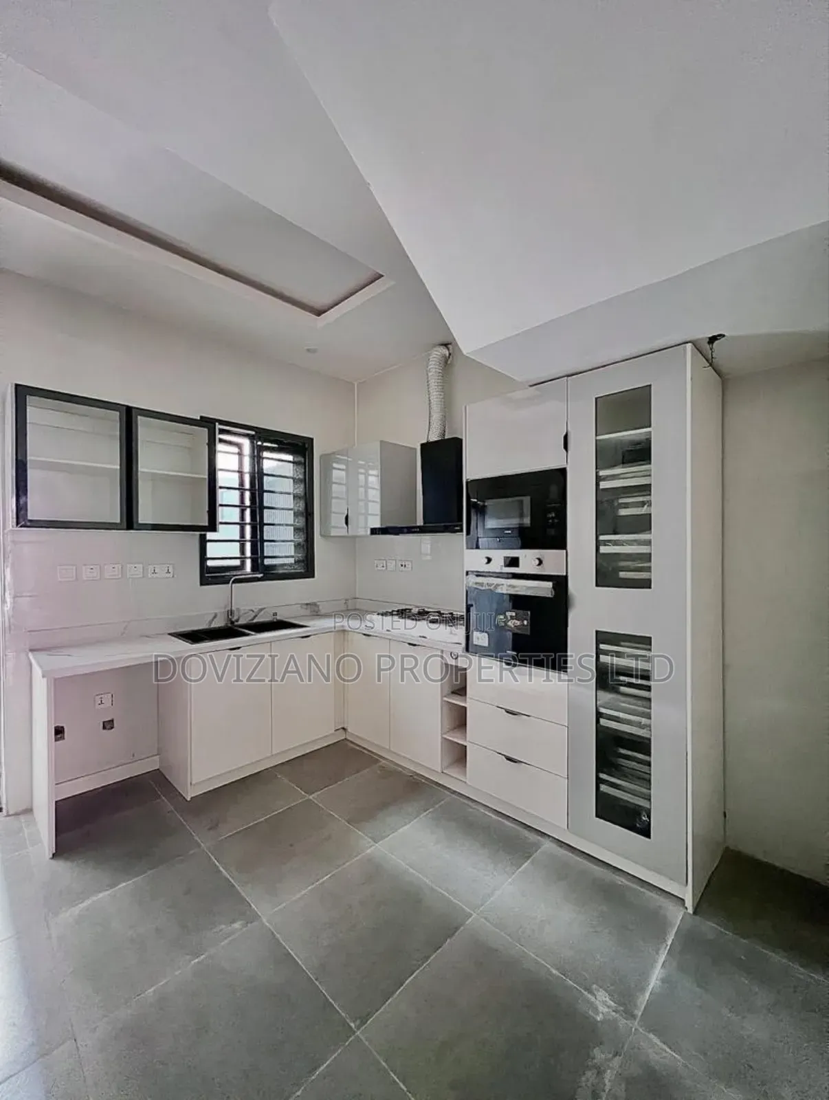 4bdrm Townhouse/Terrace in Lekki Phase 1 for sale