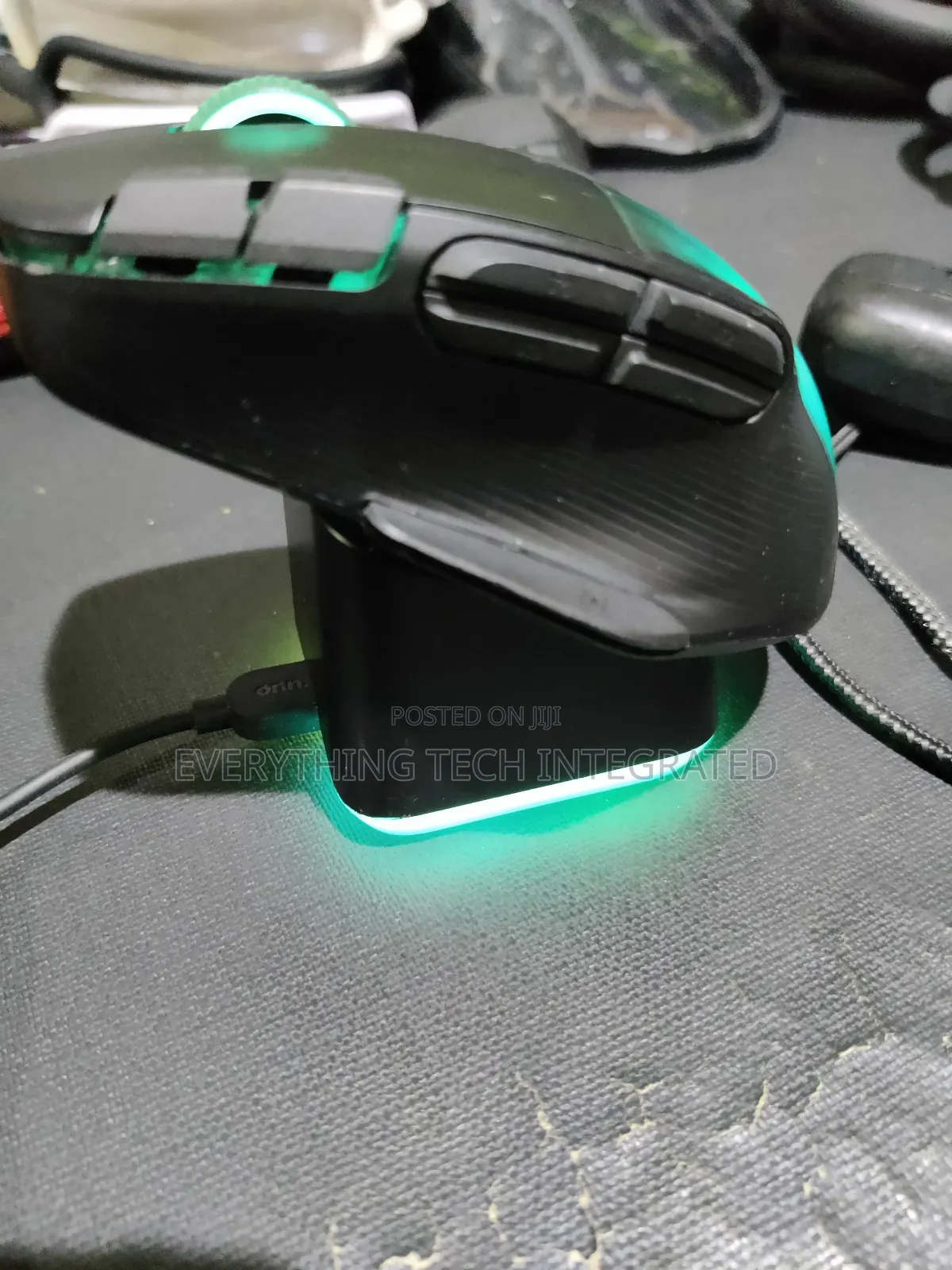 Roccat Kone Xp Air – Wireless Customizable Ergonomic Rgb Gaming Mouse