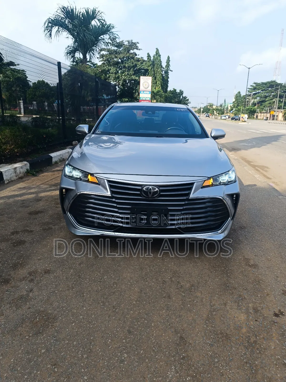 Toyota Avalon XLE 2020 Silver