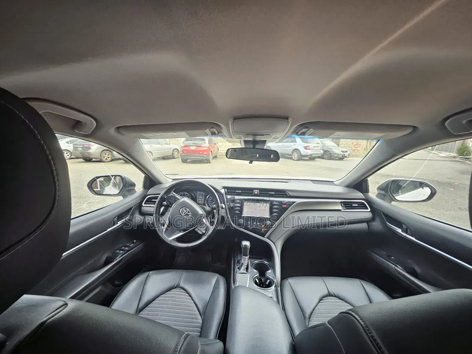 Toyota Camry SE (2.5L 4cyl 8A) 2019 White