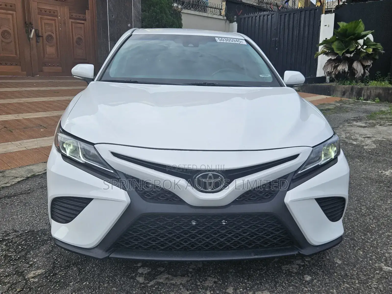 Toyota Camry SE (2.5L 4cyl 8A) 2019 White