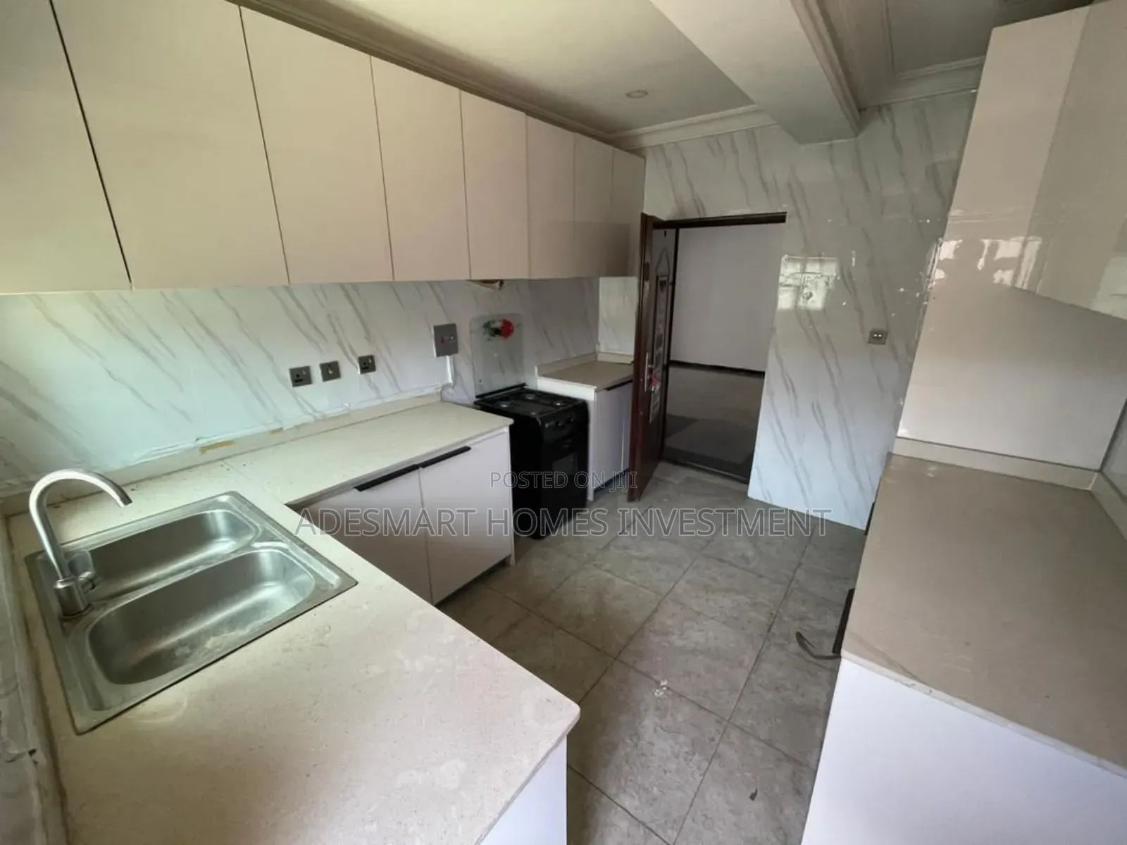 3bdrm Apartment in Lekki Phase 1 for rent