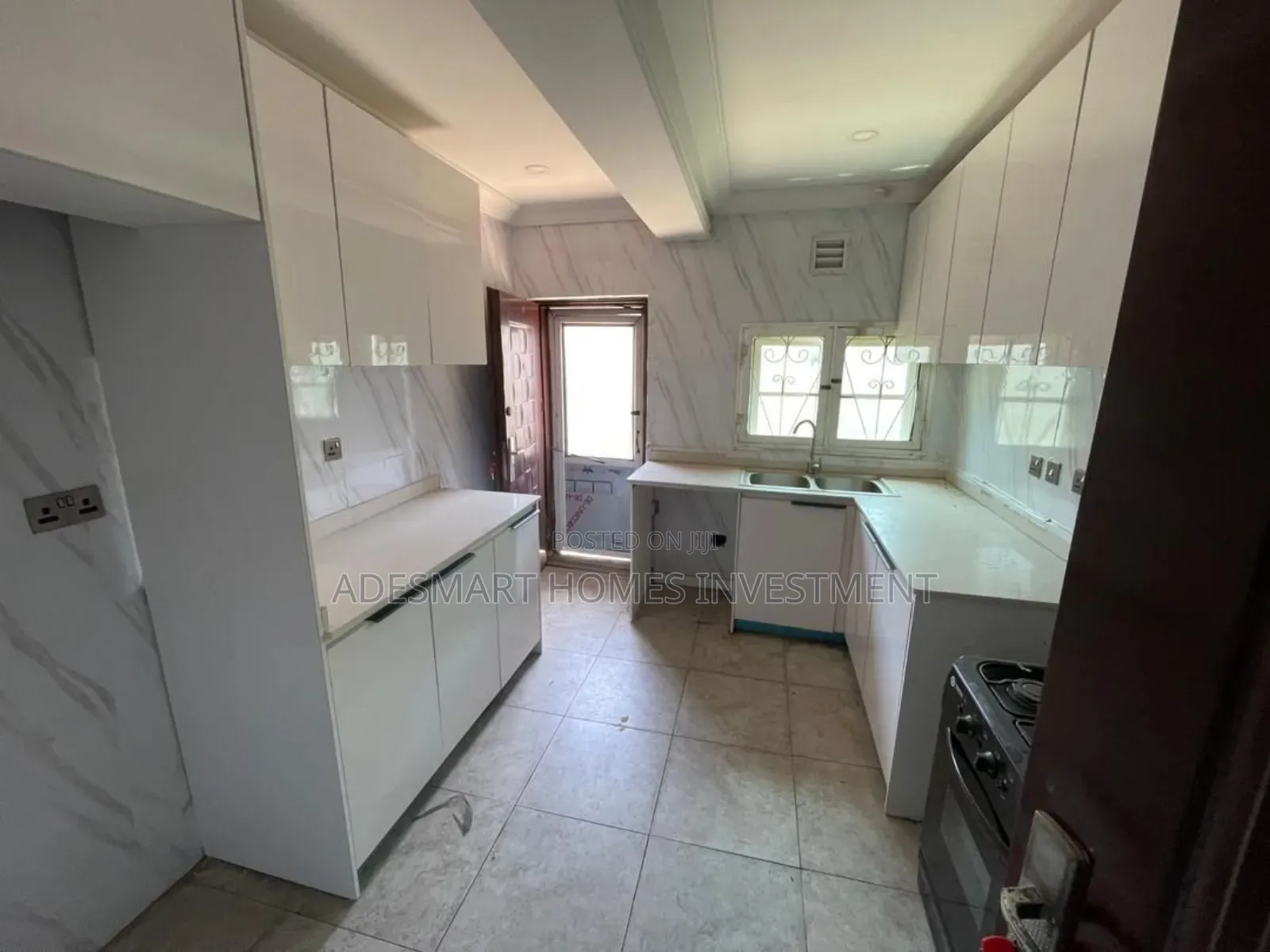 3bdrm Apartment in Lekki Phase 1 for rent