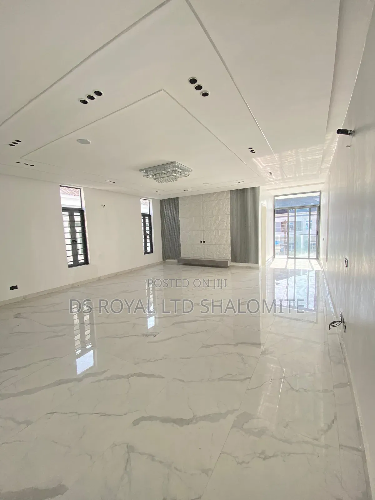 5bdrm Duplex in Lagos Island / Lagos Island for sale