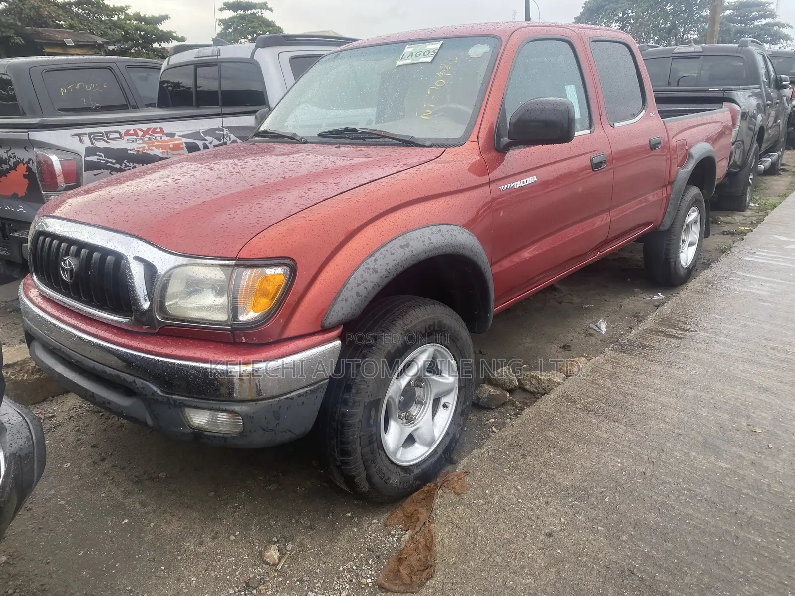 Toyota Tacoma Base V6 4x4 Double-Cab 121.9 in. WB 2002 Red