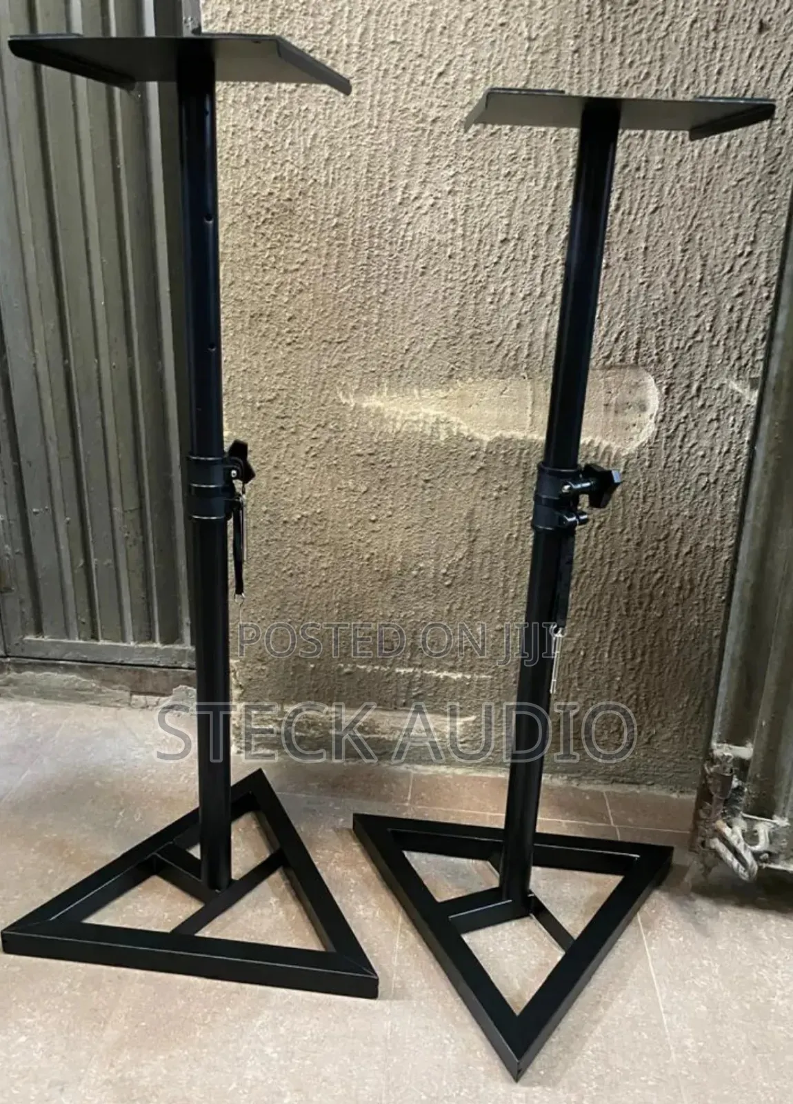 Studio Monitor Hanger