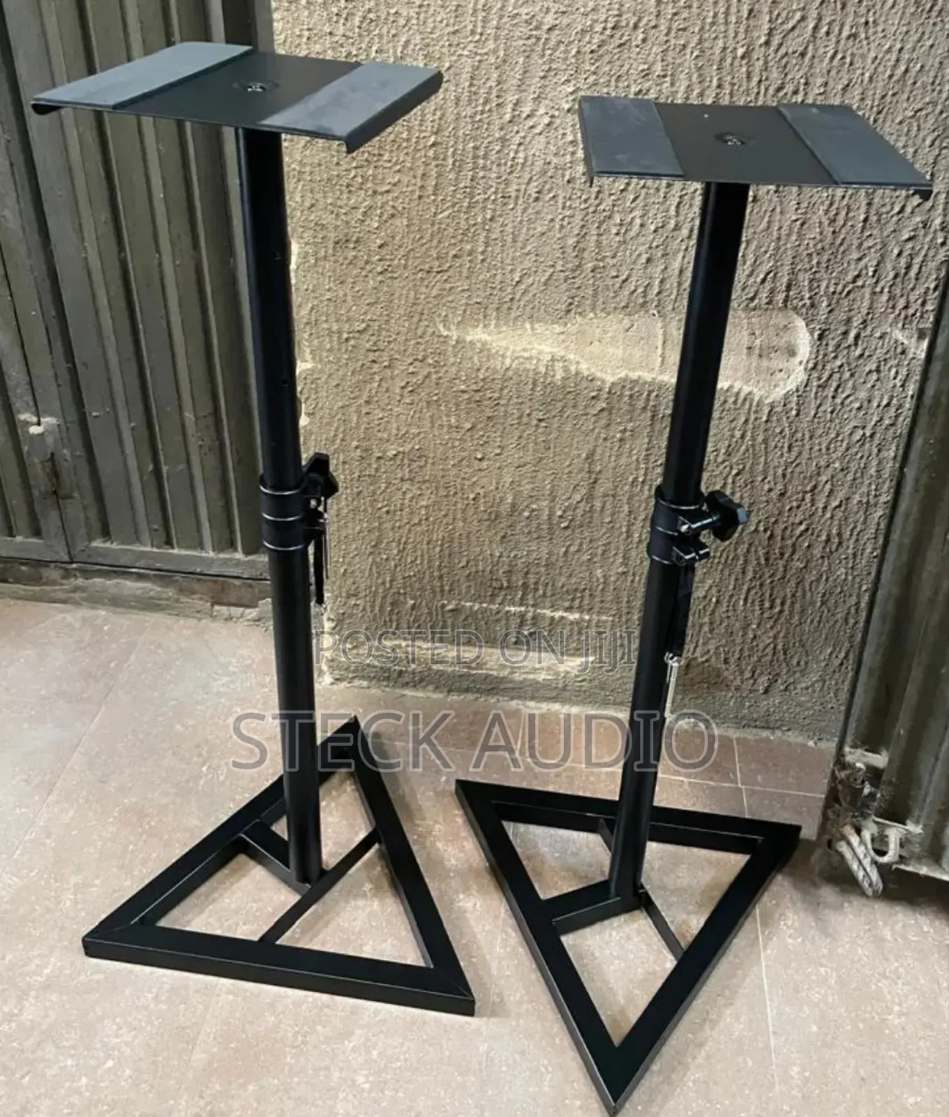Studio Monitor Hanger