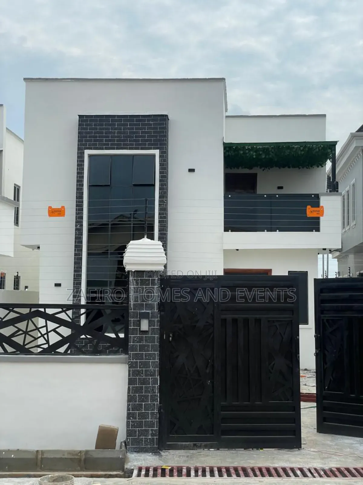 4bdrm Duplex in Emmanuel Estate, for sale