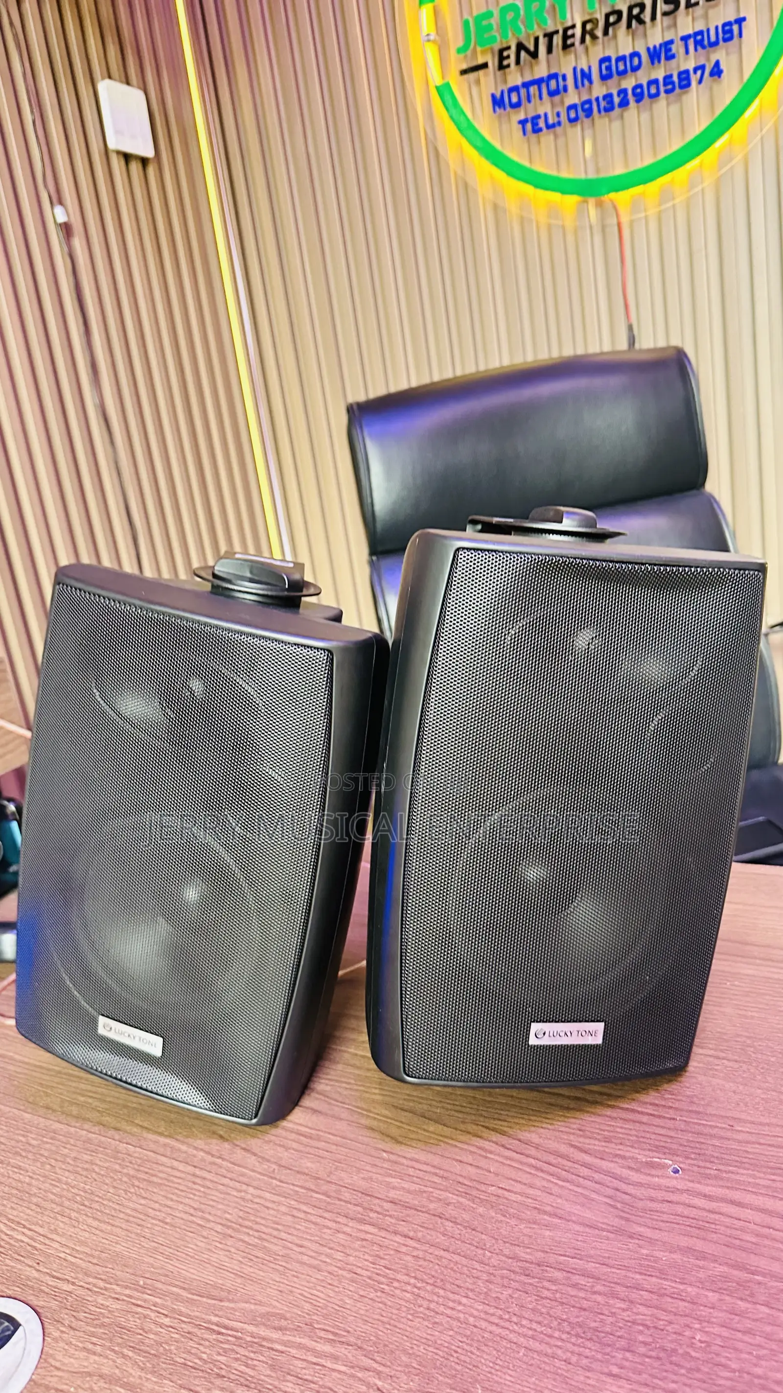 Outdoor/Indoor Speakers For Bar Swimming Pools And Garden