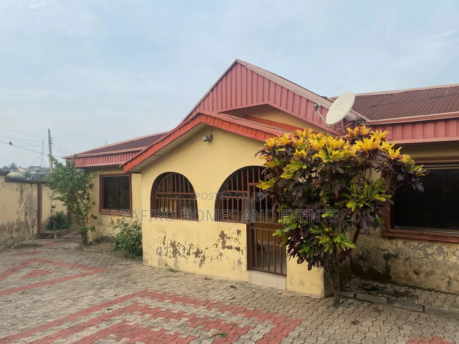 6bdrm Bungalow in Ilupelu Estate for sale