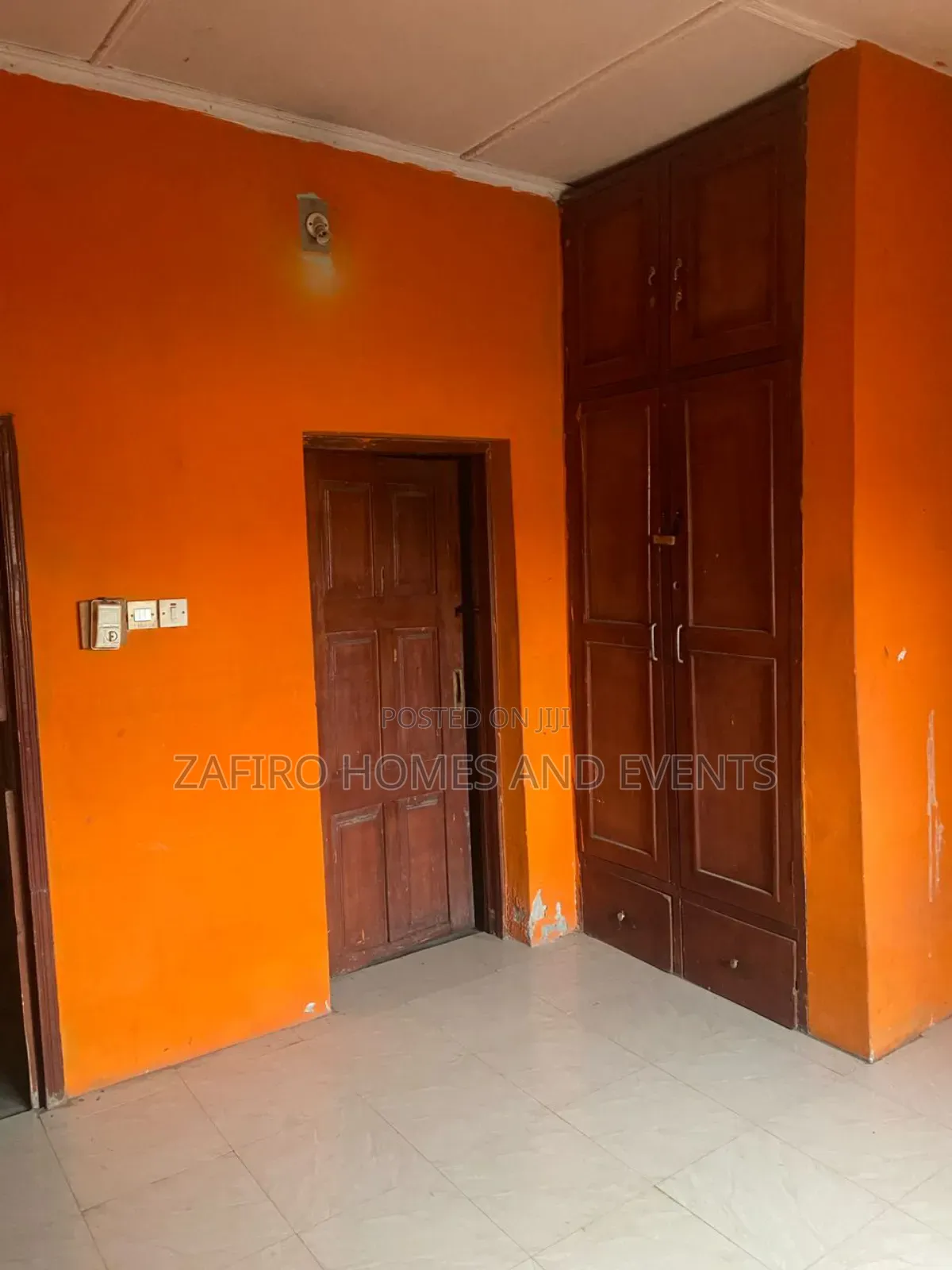 6bdrm Bungalow in Ilupelu Estate for sale