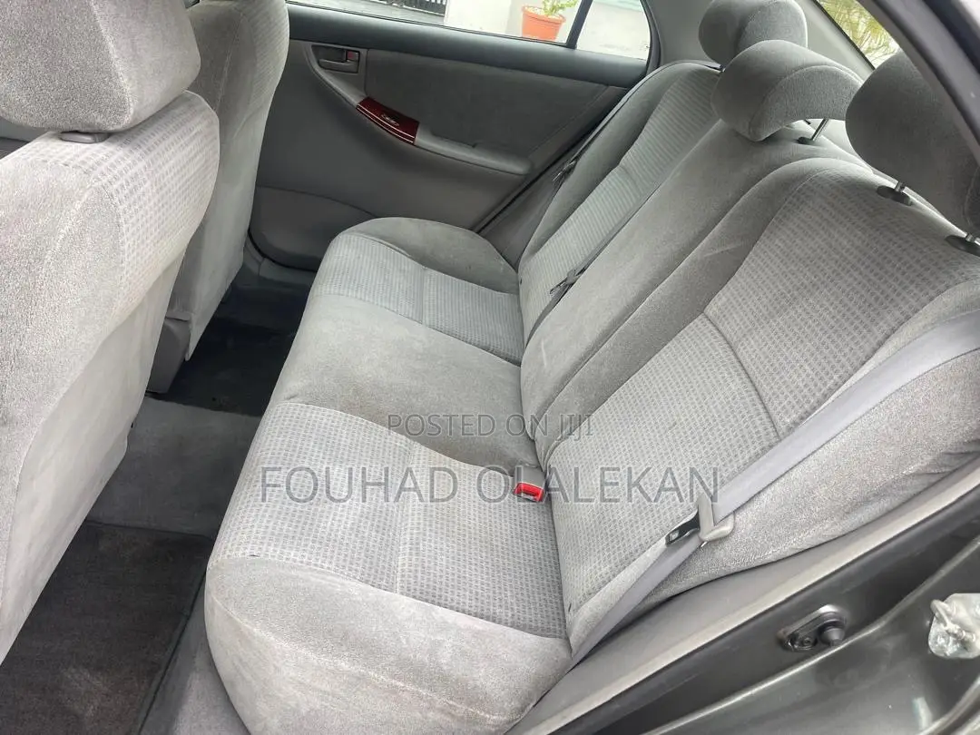 Toyota Corolla LE 2005 Gray