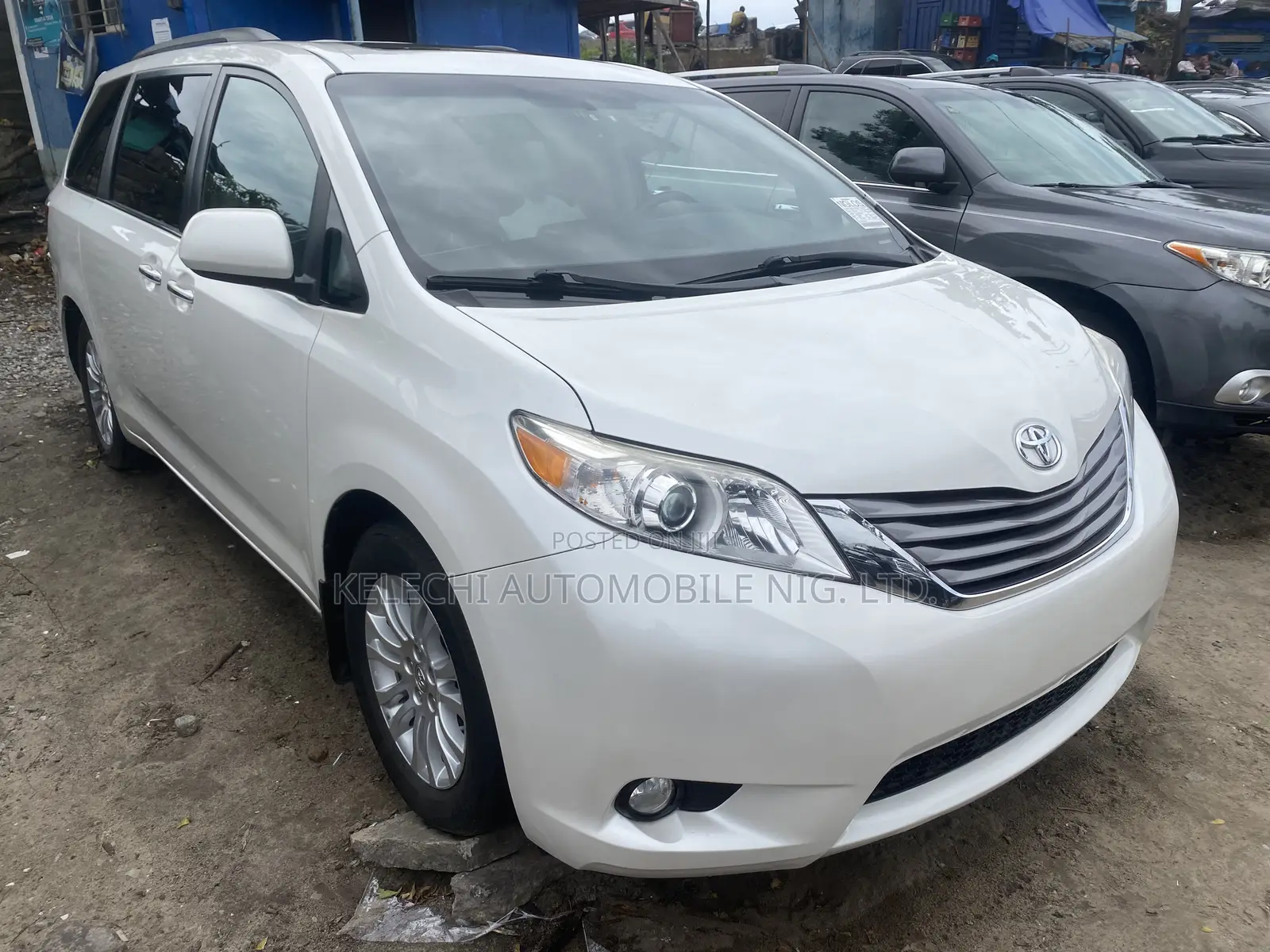 Toyota Sienna XLE 8 Passenger (3.5L 6cyl 6A) 2016 White