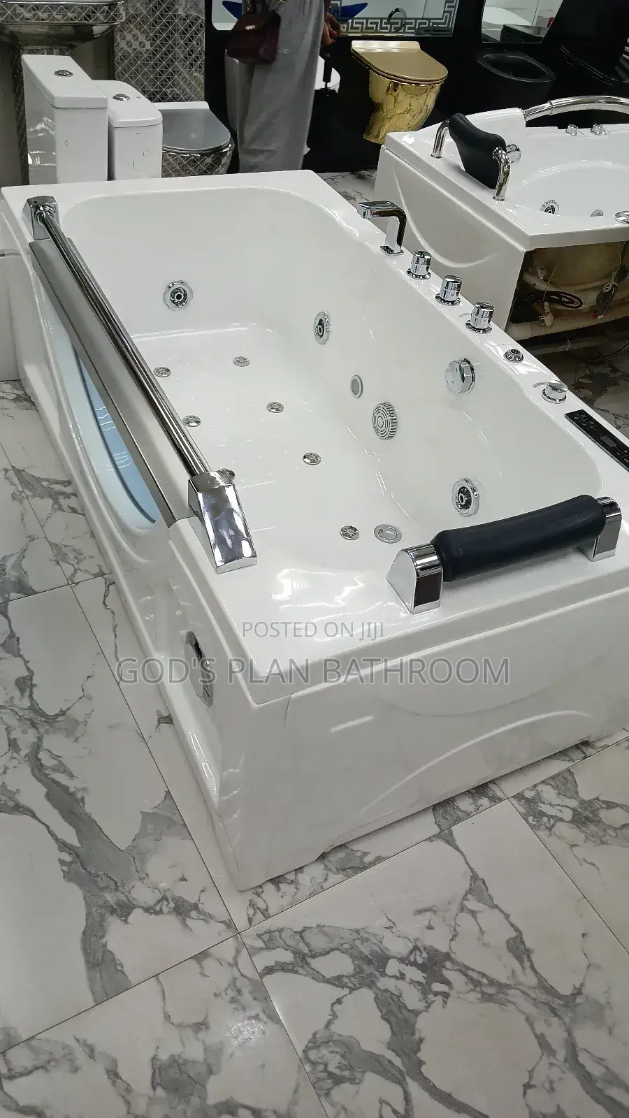 Single Jacuzzi With Glass