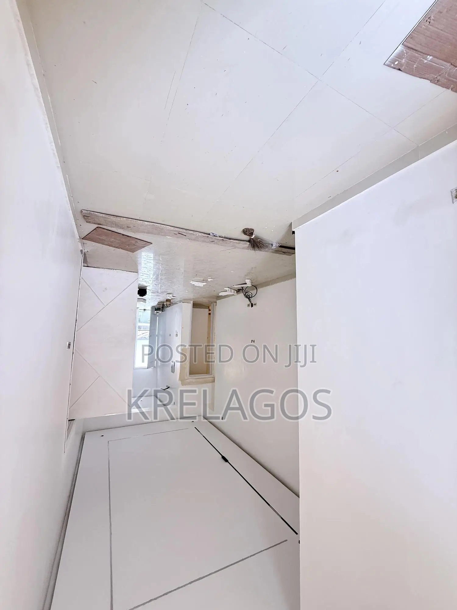 3bdrm Apartment in Lekki Phase 1 for sale