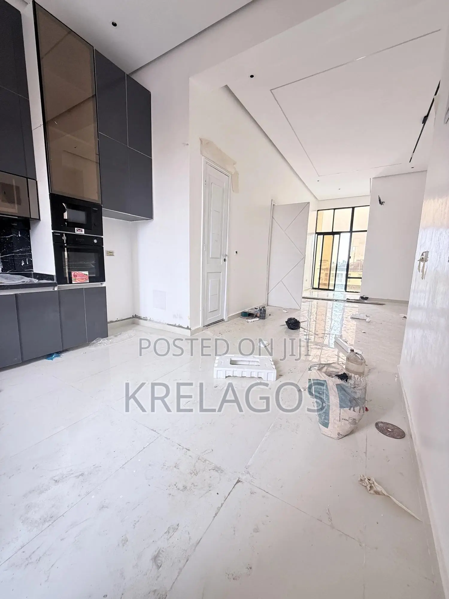 3bdrm Apartment in Lekki Phase 1 for sale