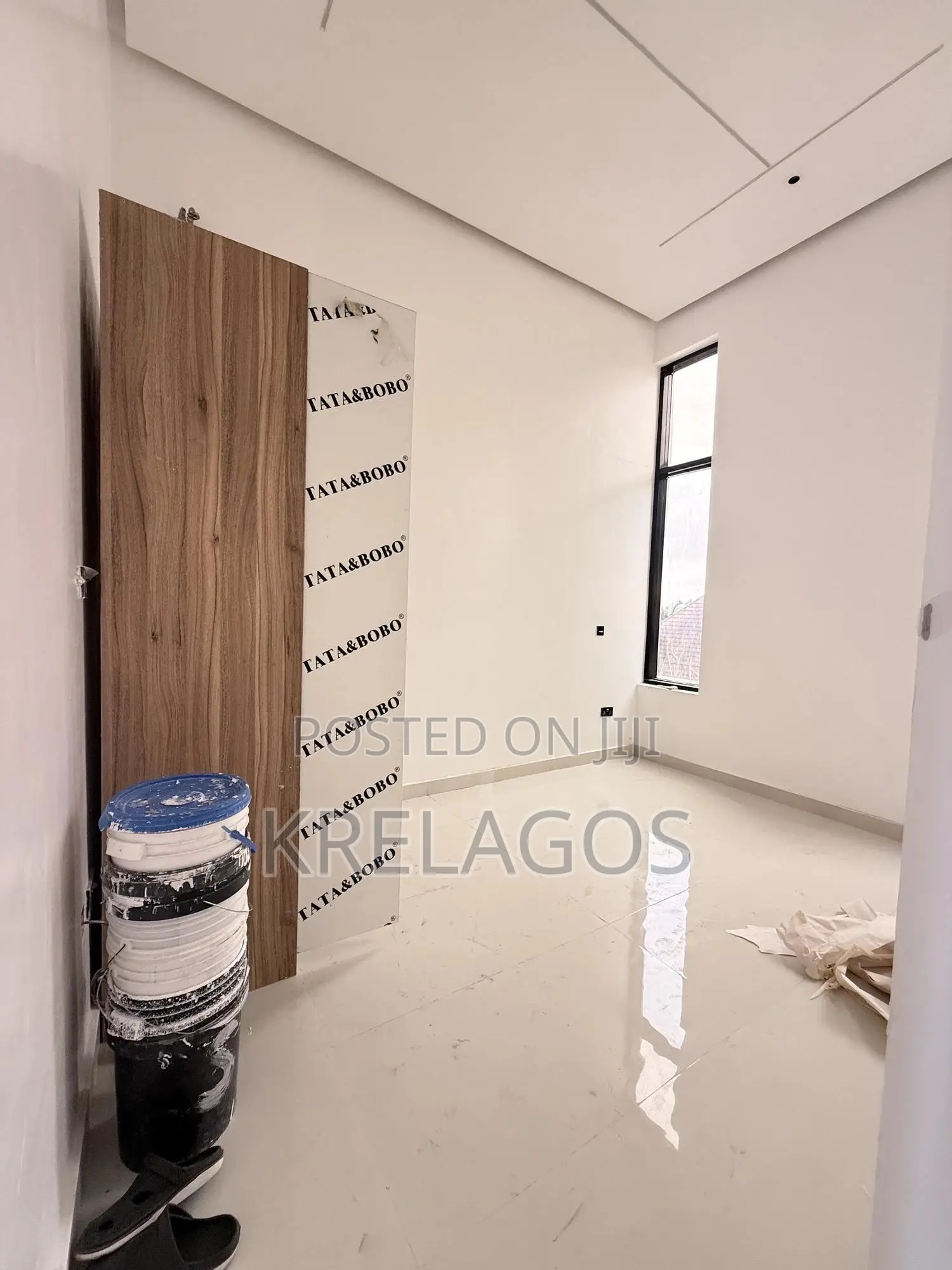 3bdrm Apartment in Lekki Phase 1 for sale