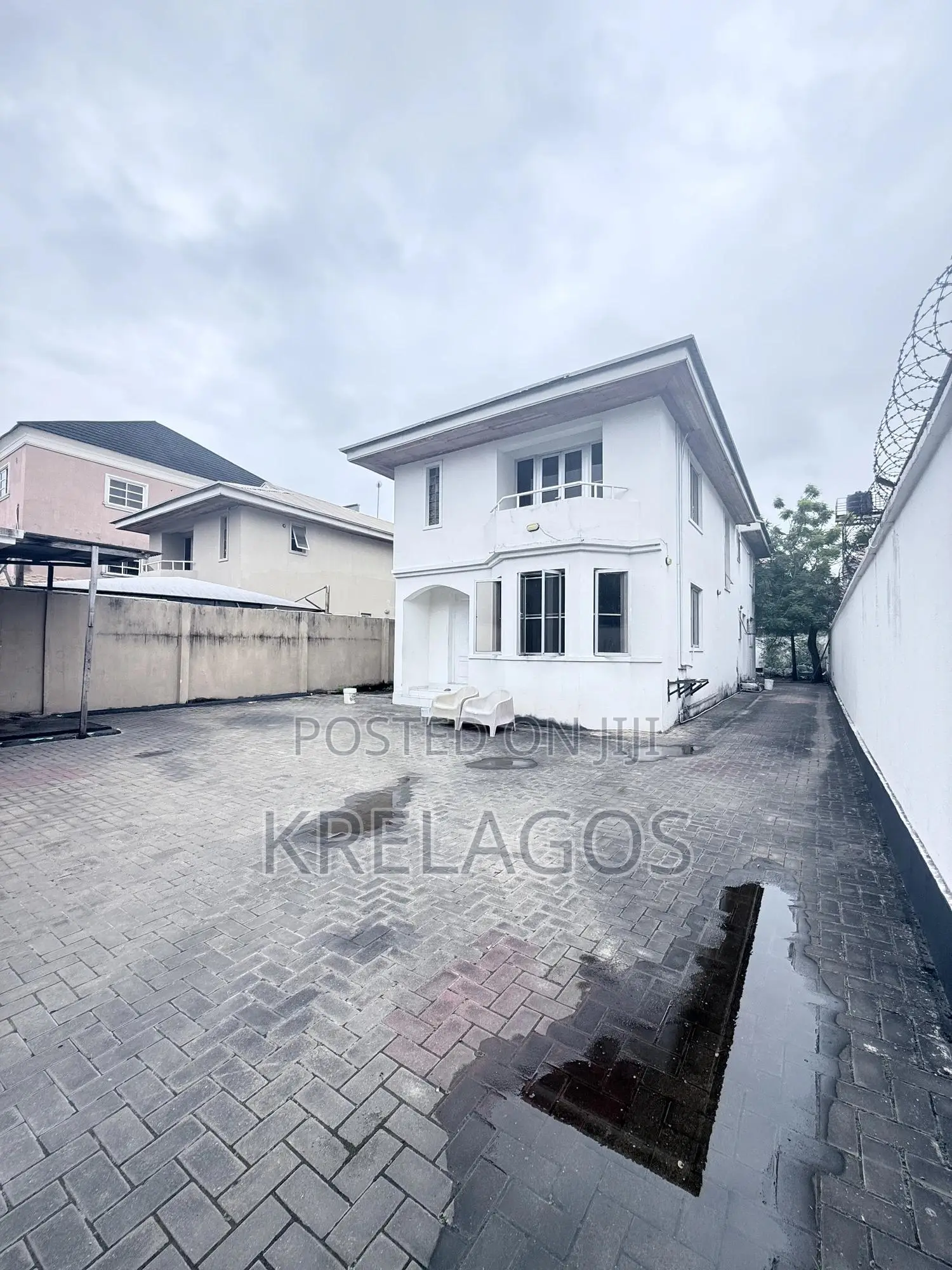 4bdrm Duplex in Lekki Phase 1 for rent