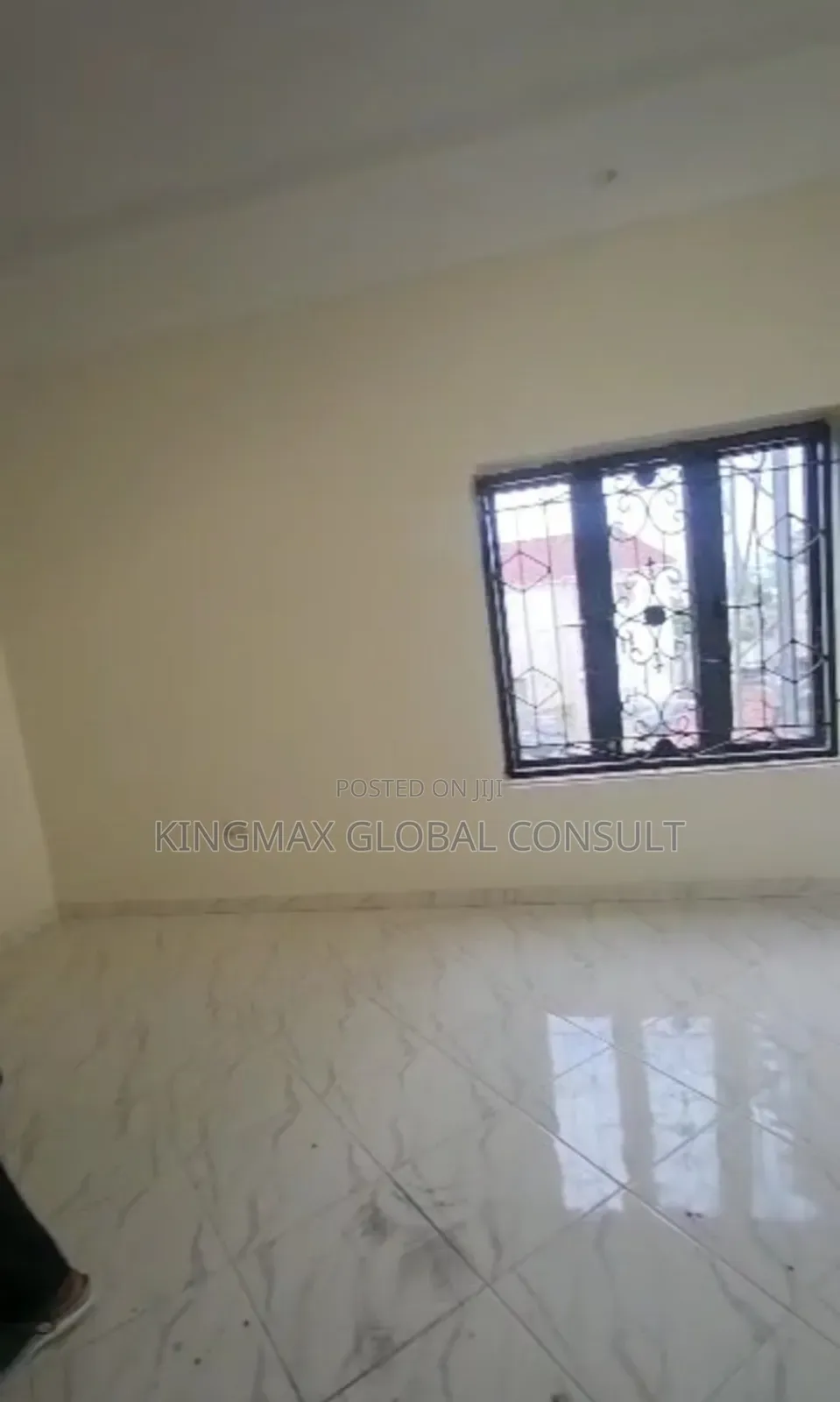 5bdrm Duplex in Guzape District for sale