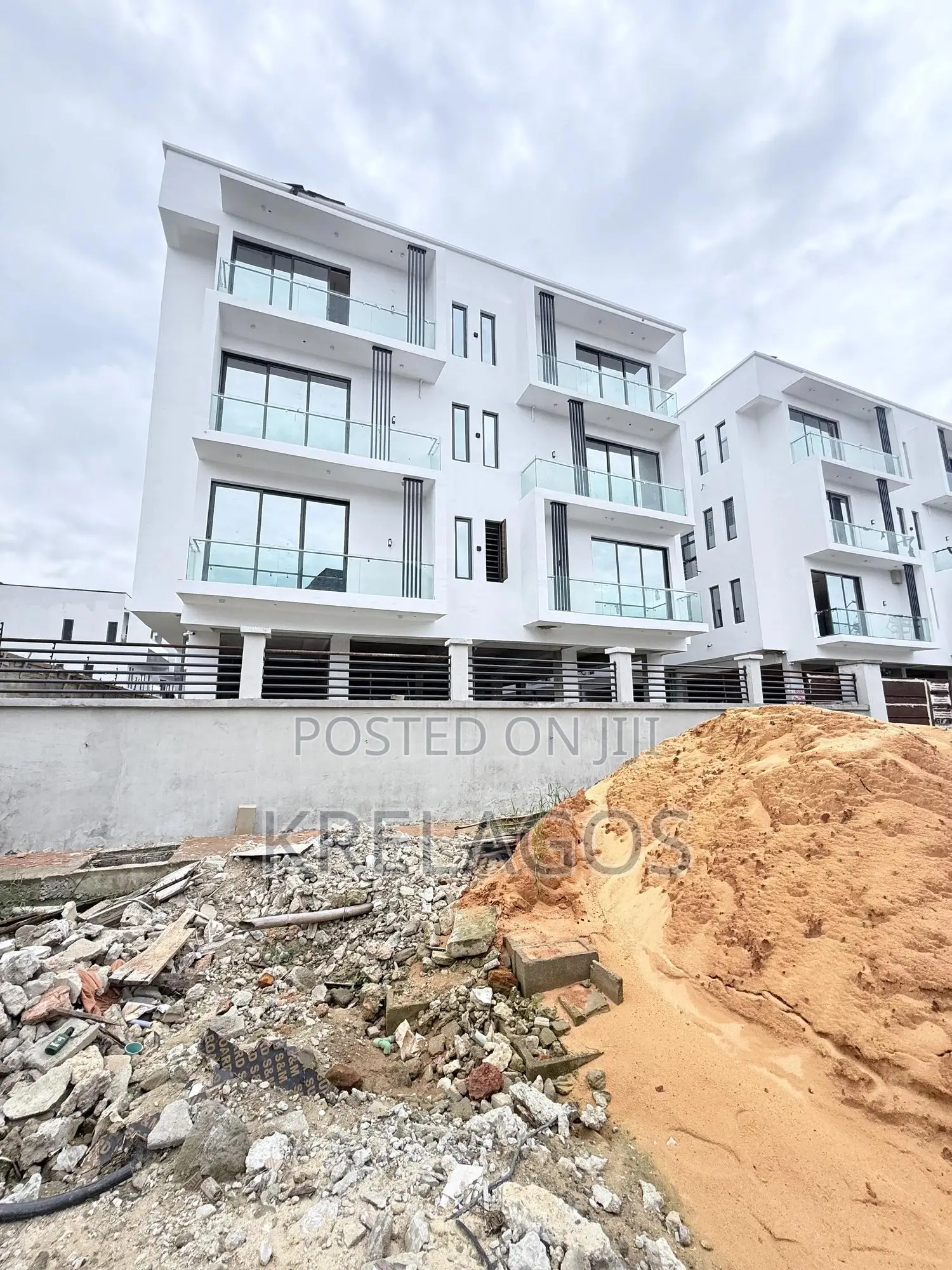Modern 2-Bedroom Apartment in Ikate