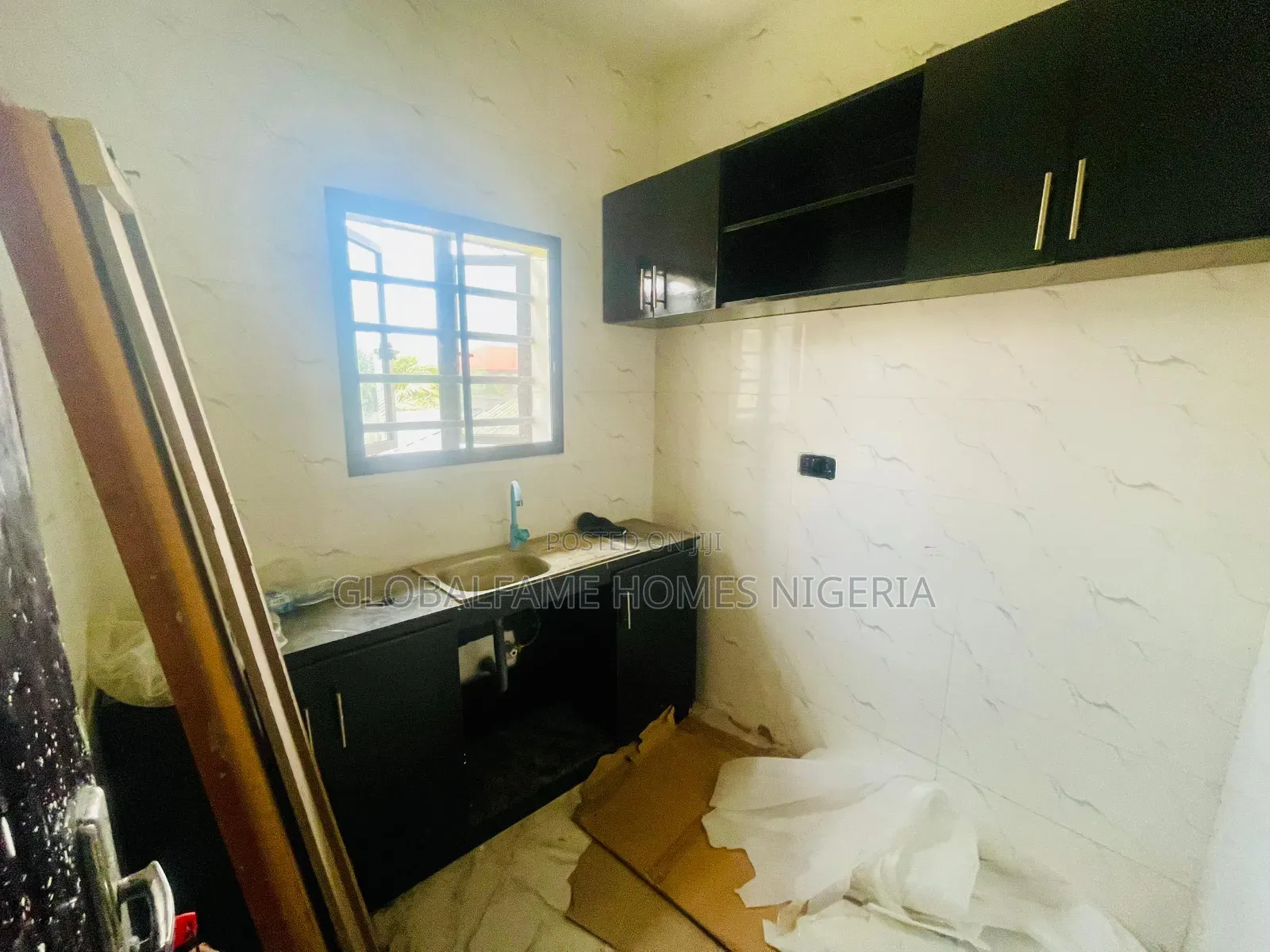 1bdrm Block of Flats in Lakowe Ibeju Lekki for rent