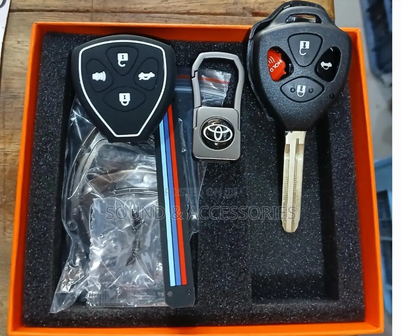 Toyota Camry 2007 Metallic + Silicone Car Keycover/Keyholder