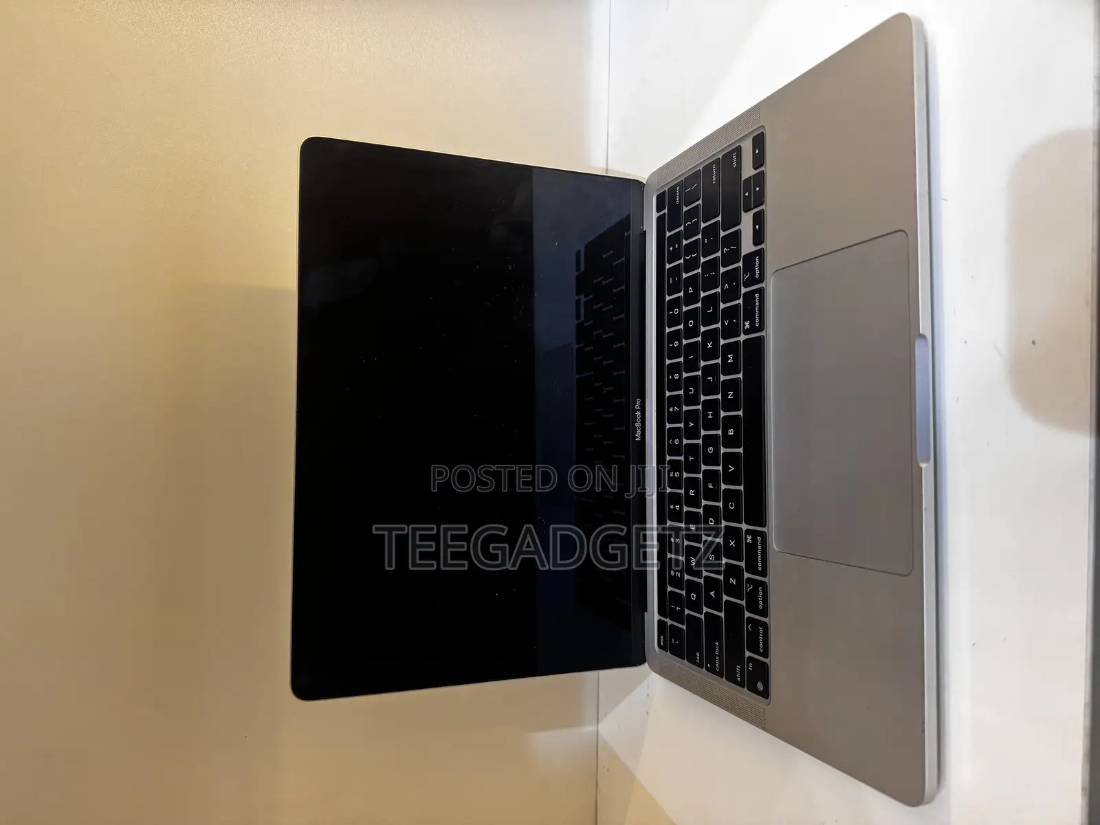 Laptop Apple MacBook Pro 2022 M2 8GB Apple M2 SSD 256GB