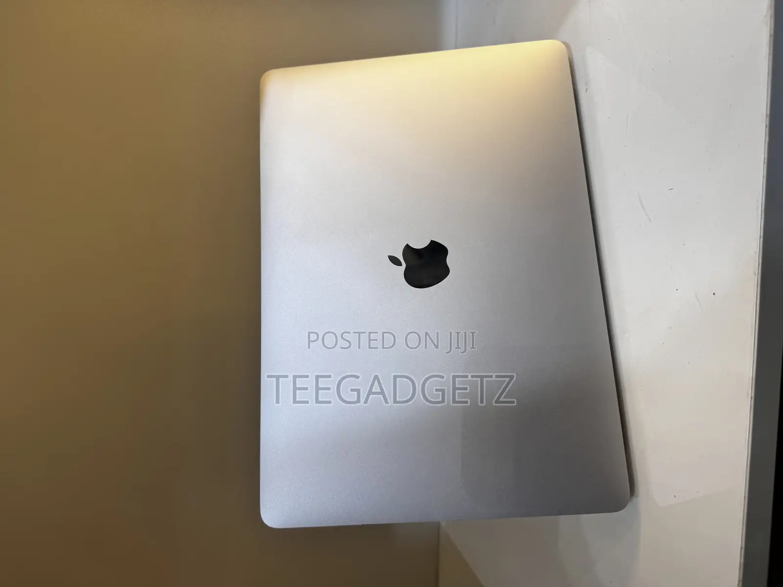 Laptop Apple MacBook Pro 2022 M2 8GB Apple M2 SSD 256GB