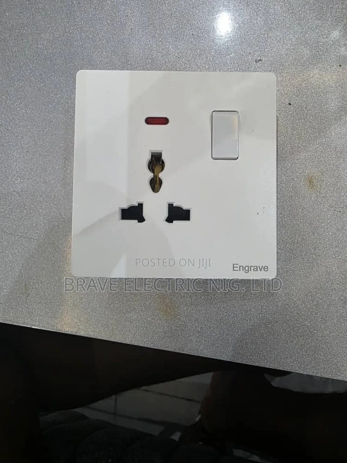 13a Single Socket