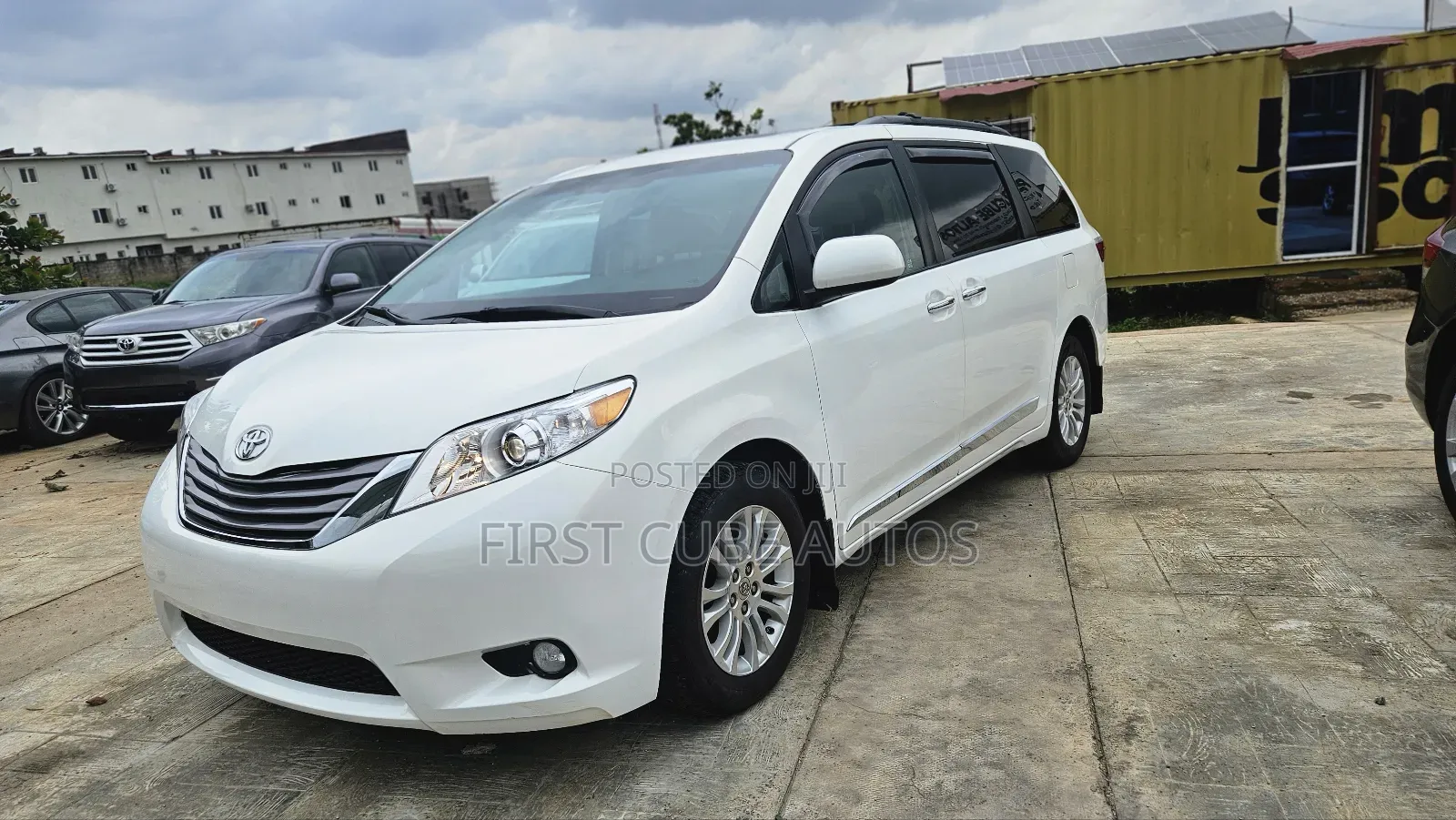 Toyota Sienna Limited 7-Passenger 4dr Minivan AWD (3.5L 6cyl 6A) 2015