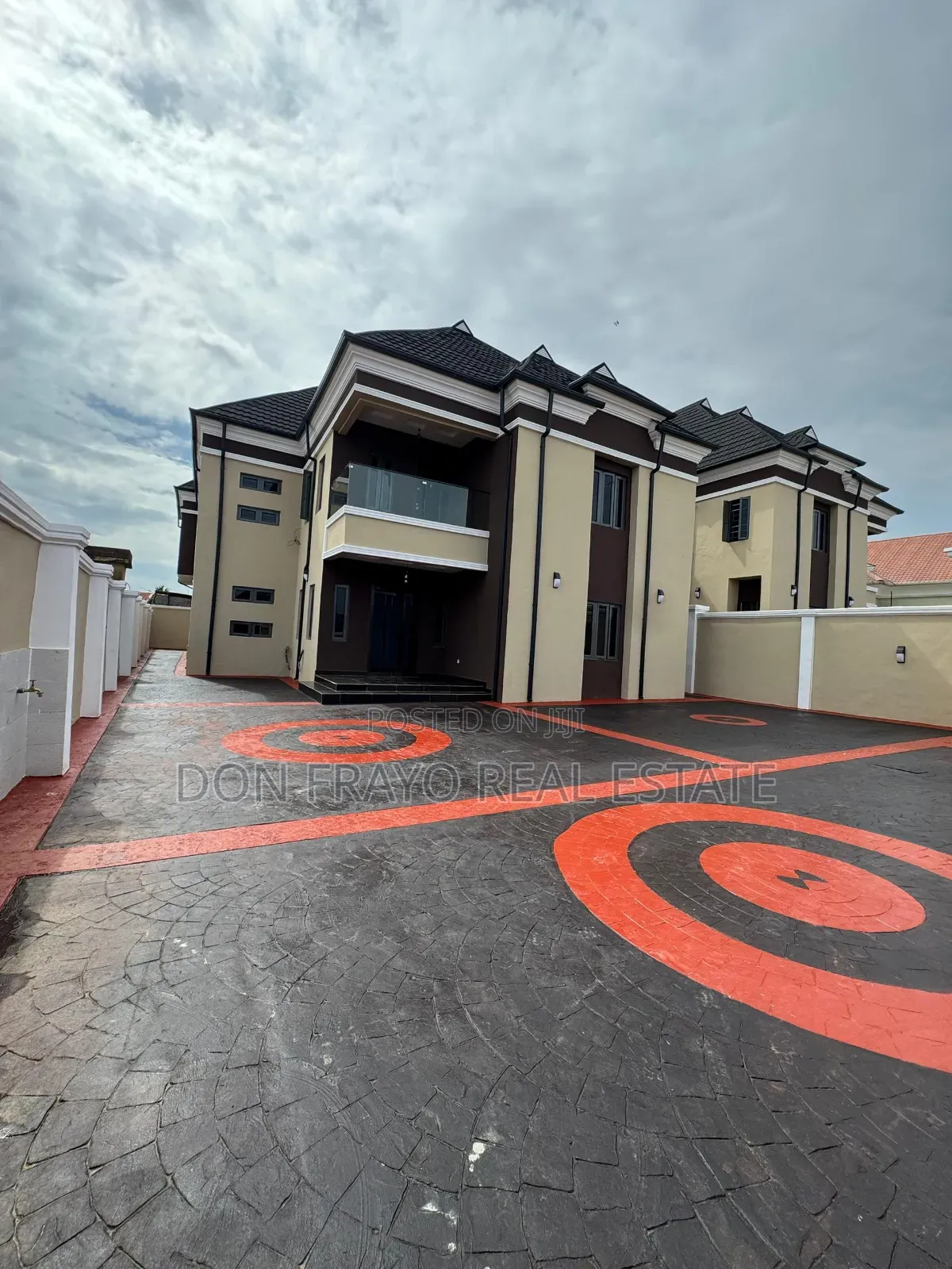 4bdrm Duplex in Oluyole Estate for sale