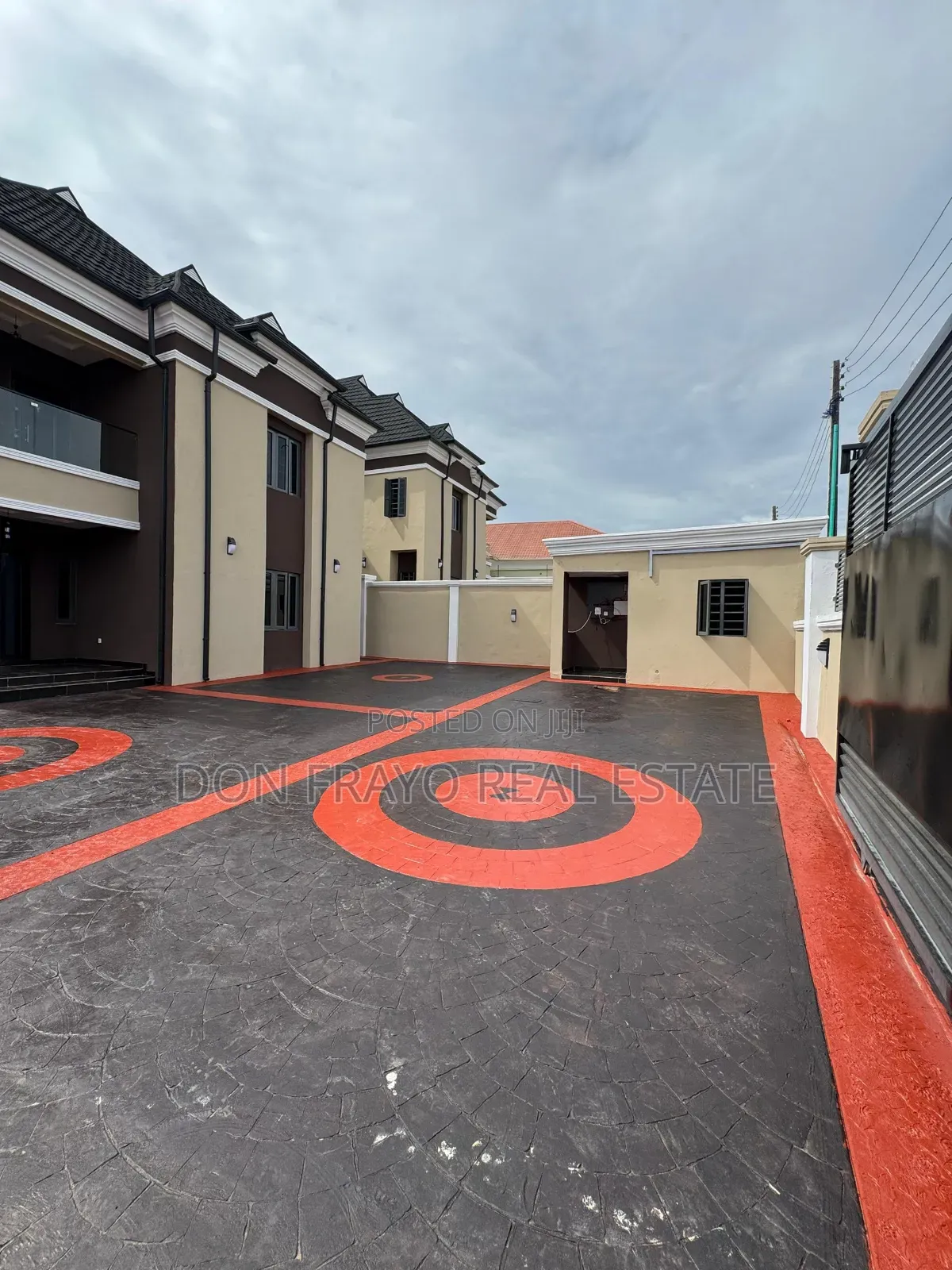4bdrm Duplex in Oluyole Estate for sale