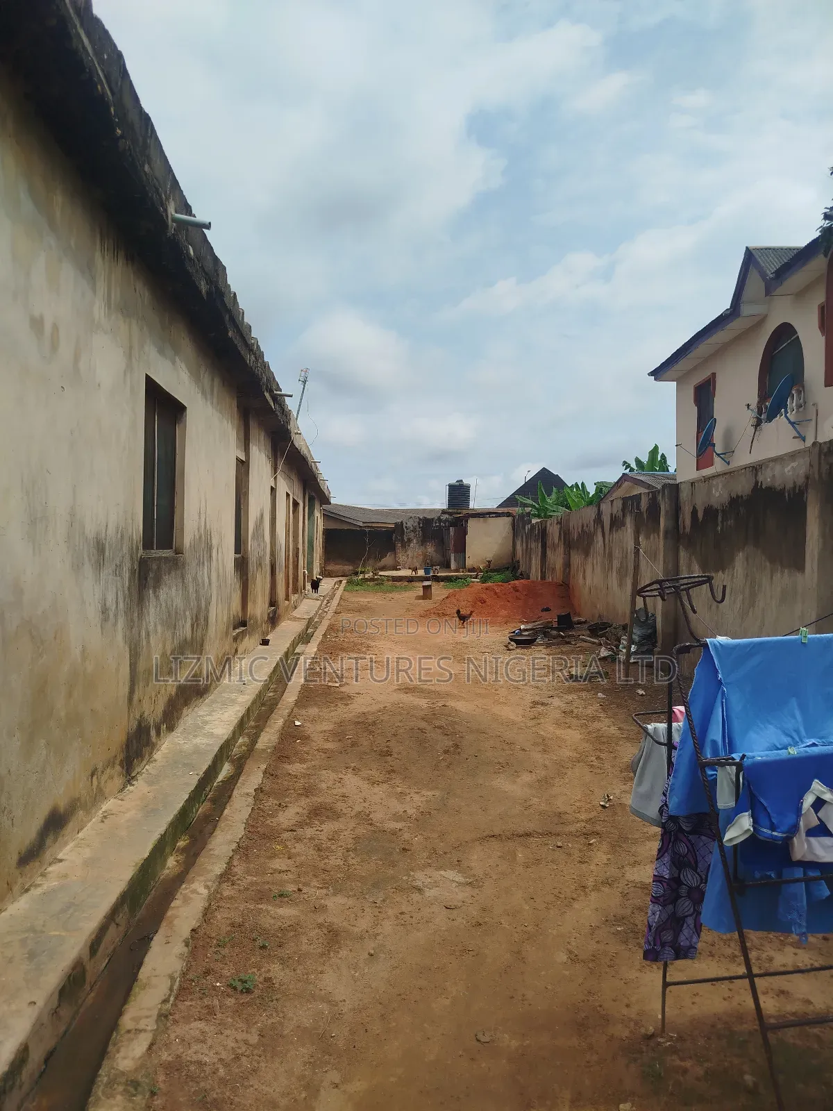 3bdrm Apartment in Isuti Rd, Igando / Ikotun/Igando for sale