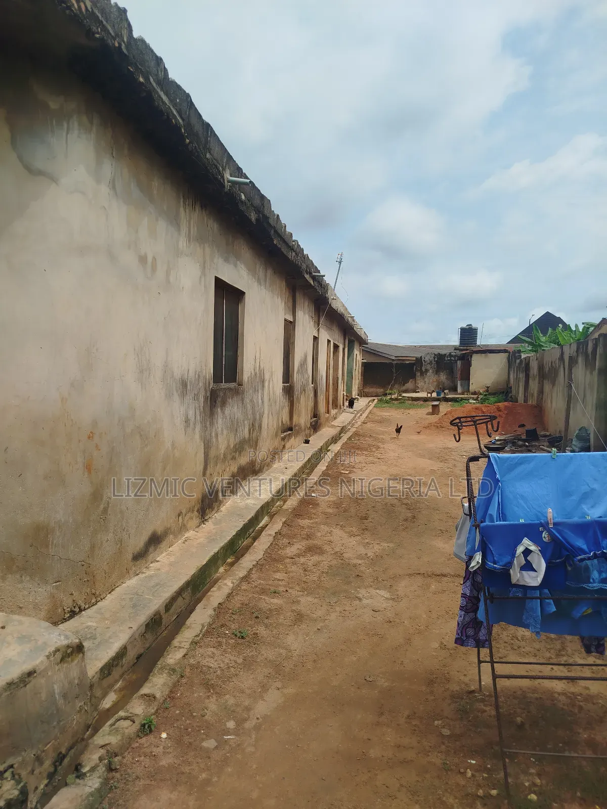 3bdrm Apartment in Isuti Rd, Igando / Ikotun/Igando for sale