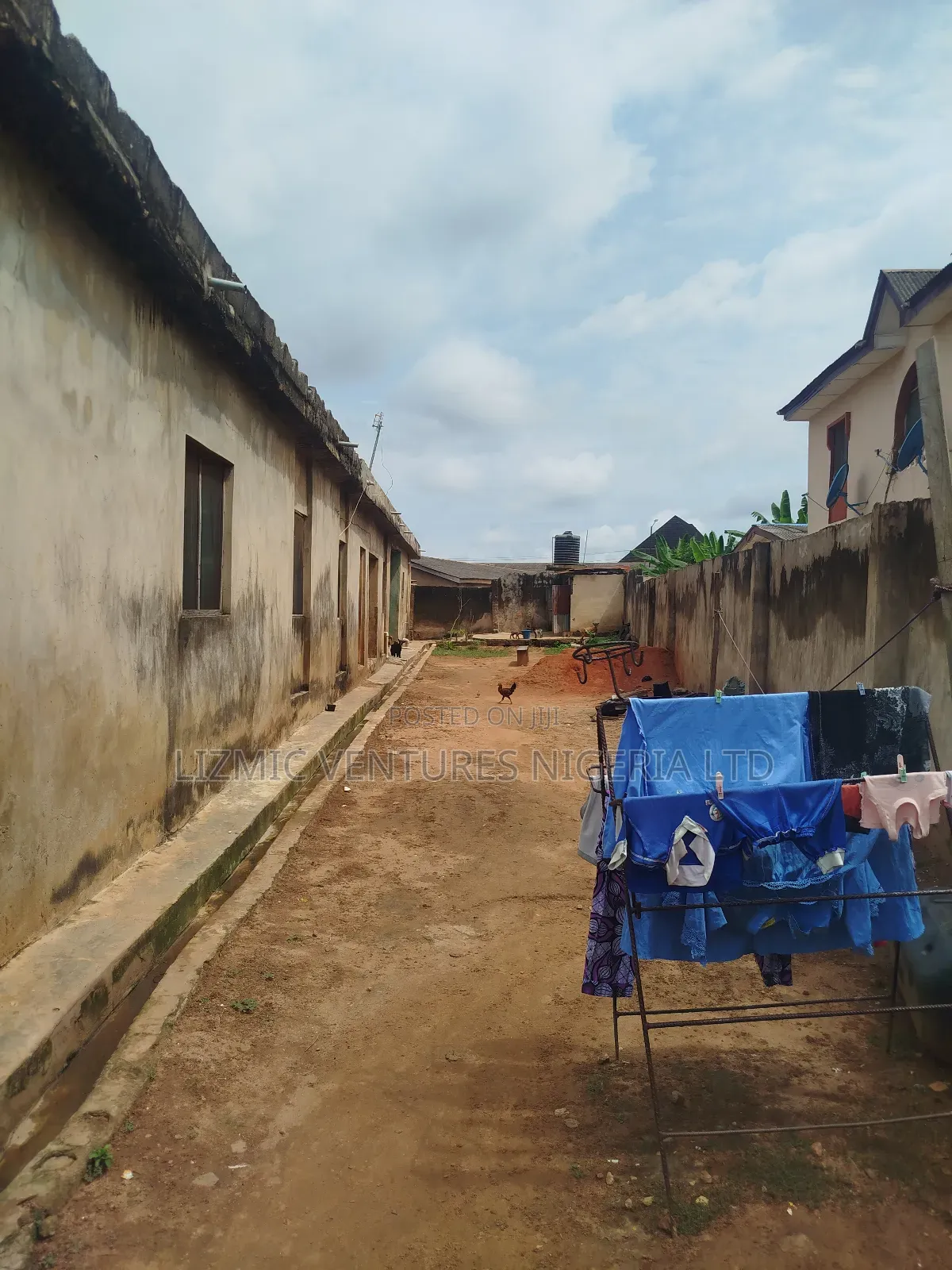 3bdrm Apartment in Isuti Rd, Igando / Ikotun/Igando for sale