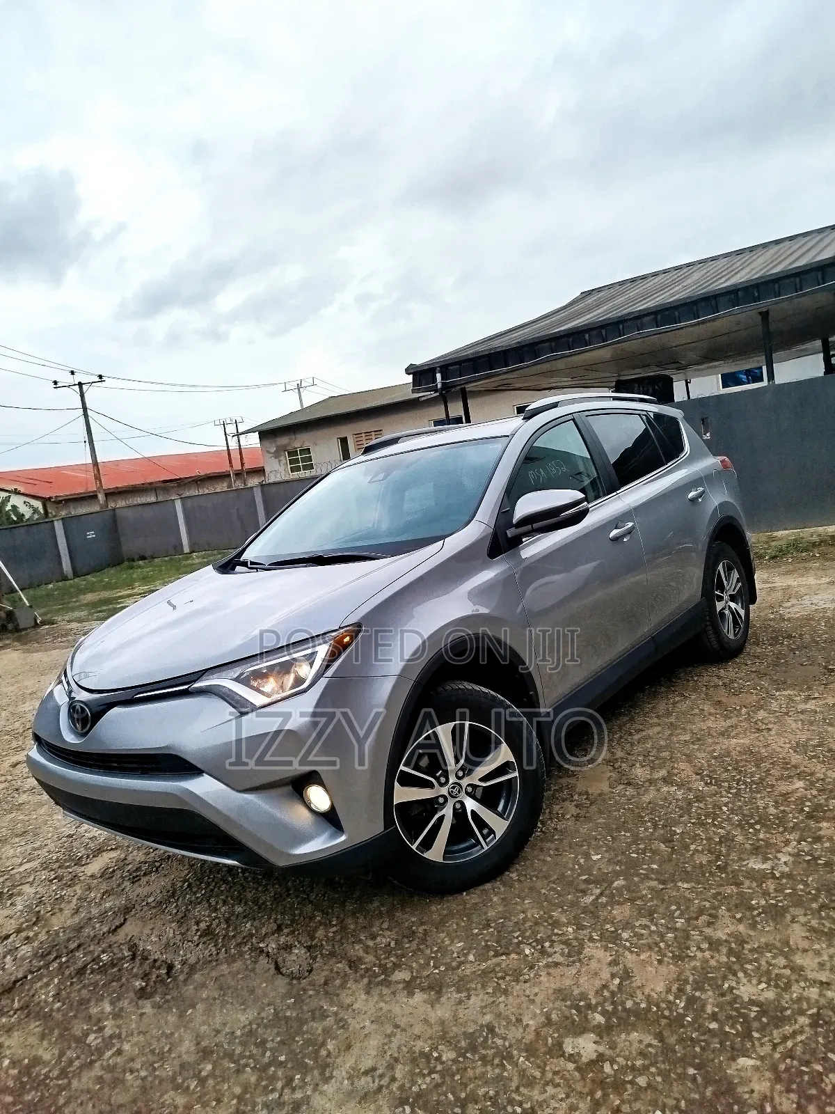 Toyota RAV4 XLE 4dr SUV (2.5L 4cyl 6A) 2018 Silver