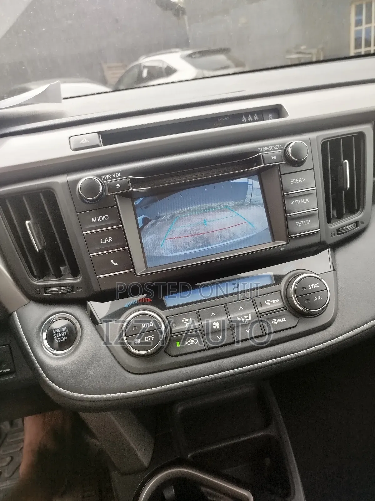 Toyota RAV4 XLE 4dr SUV (2.5L 4cyl 6A) 2018 Silver