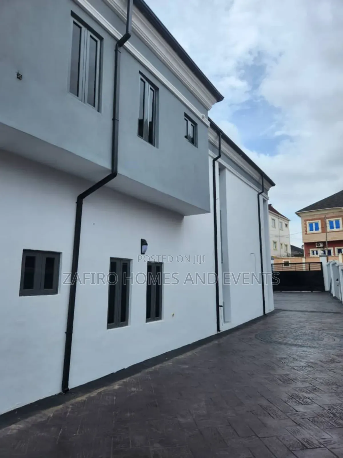 5bdrm Duplex in Larry Estate Oluyole for sale