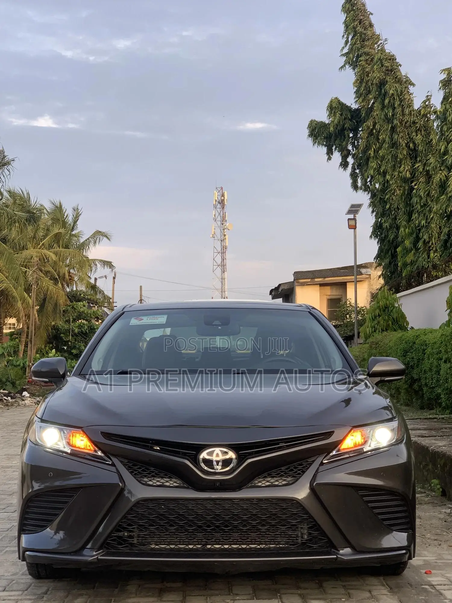 Toyota Camry XLE FWD (2.5L 4cyl 8AM) 2018 Brown
