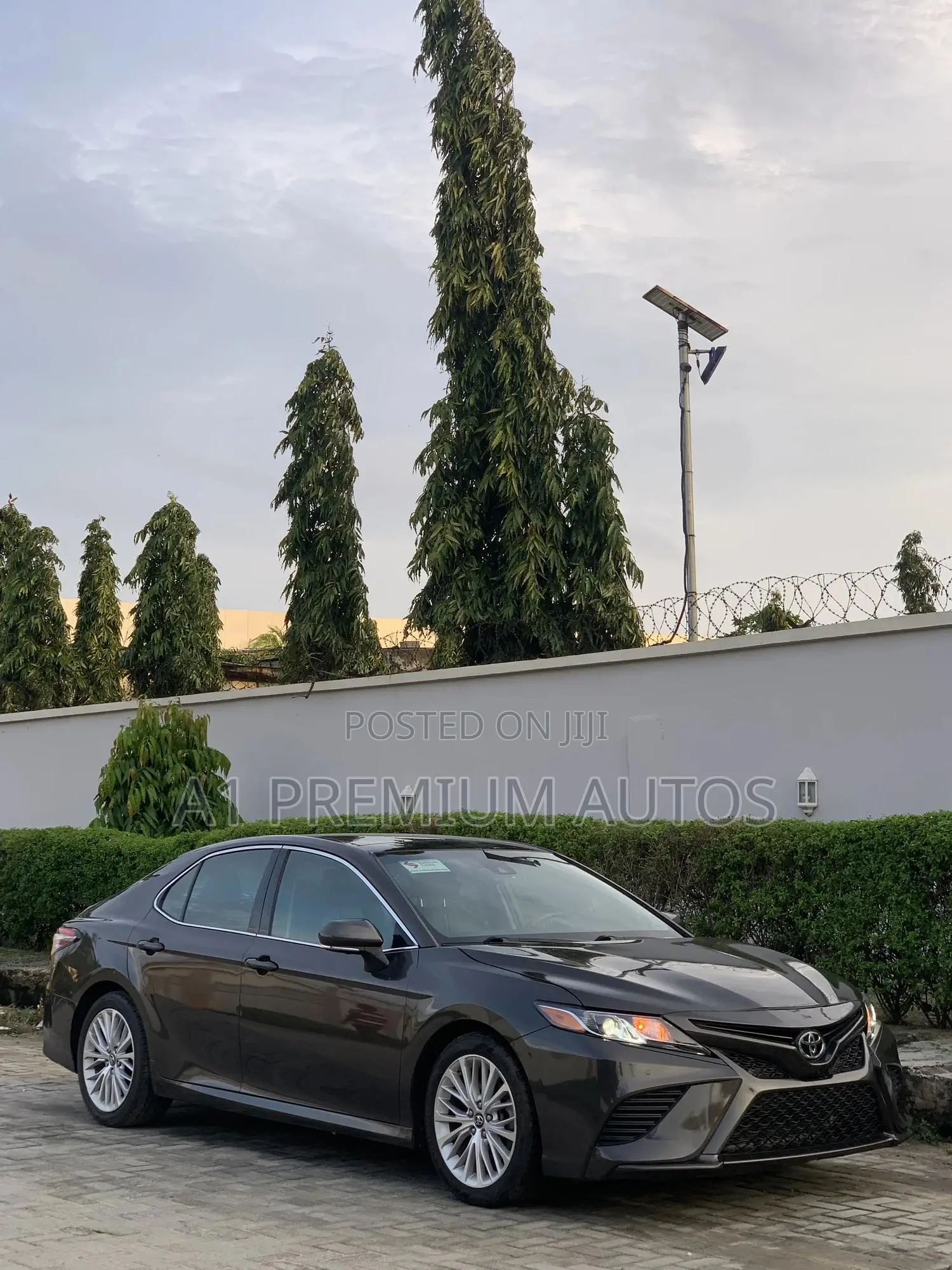 Toyota Camry XLE FWD (2.5L 4cyl 8AM) 2018 Brown