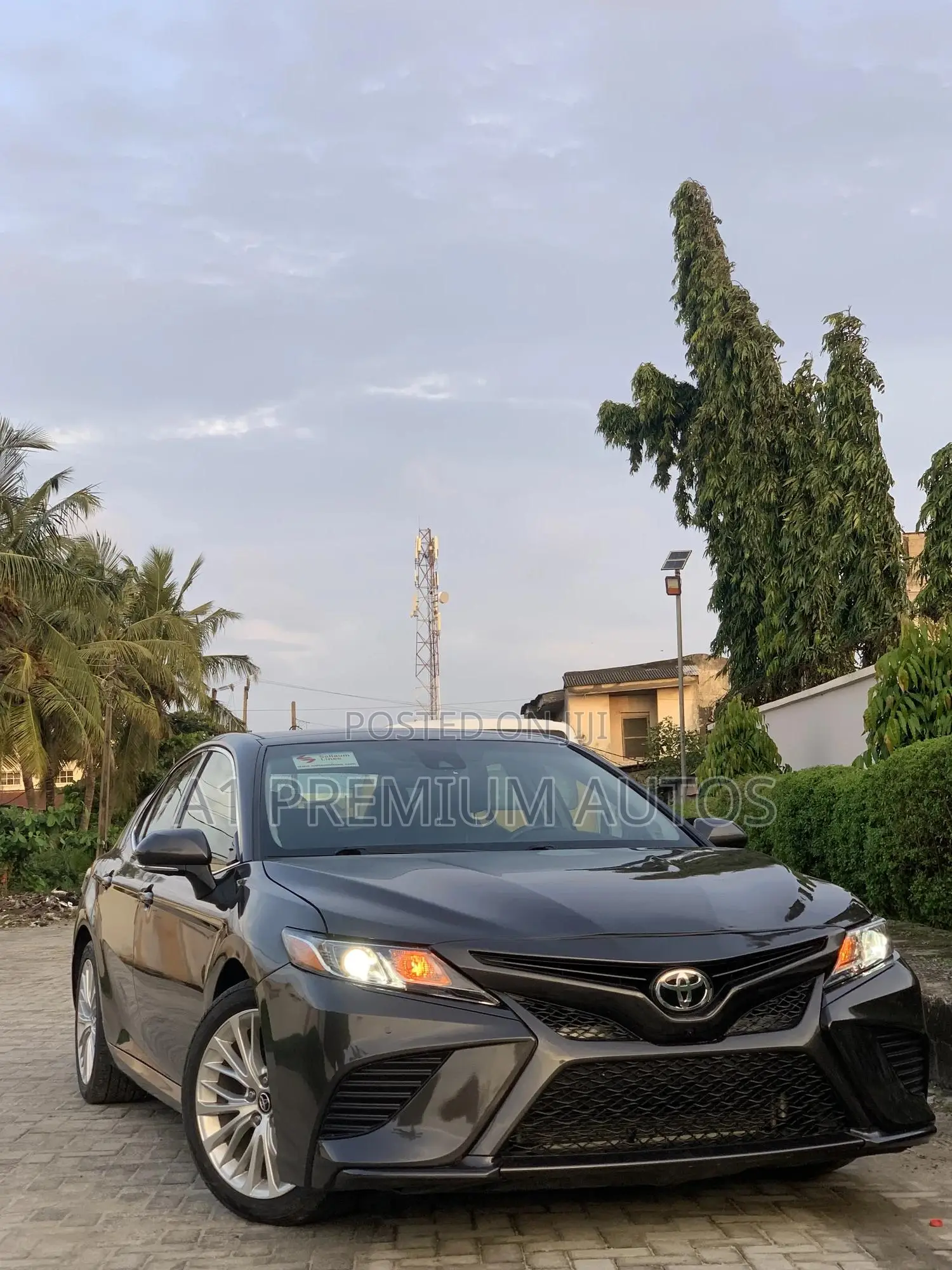 Toyota Camry XLE FWD (2.5L 4cyl 8AM) 2018 Brown
