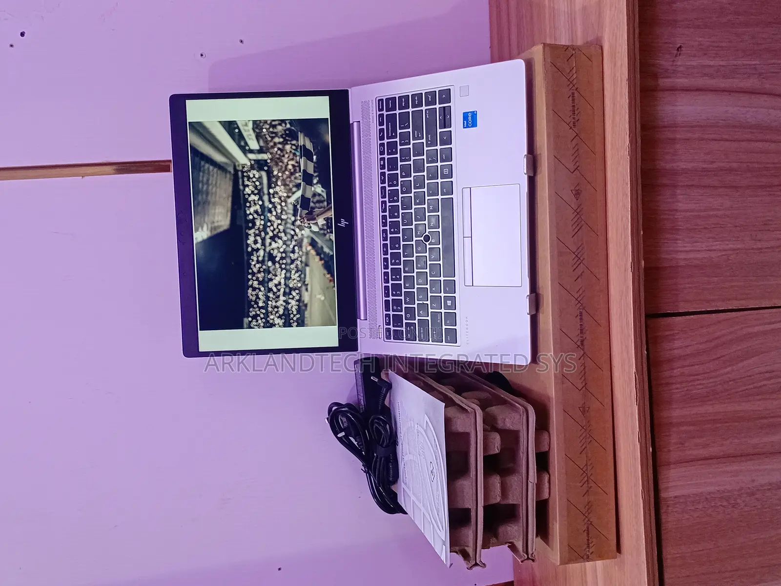 New Laptop HP EliteBook 8760W 8GB Intel Core i5 SSD 512GB