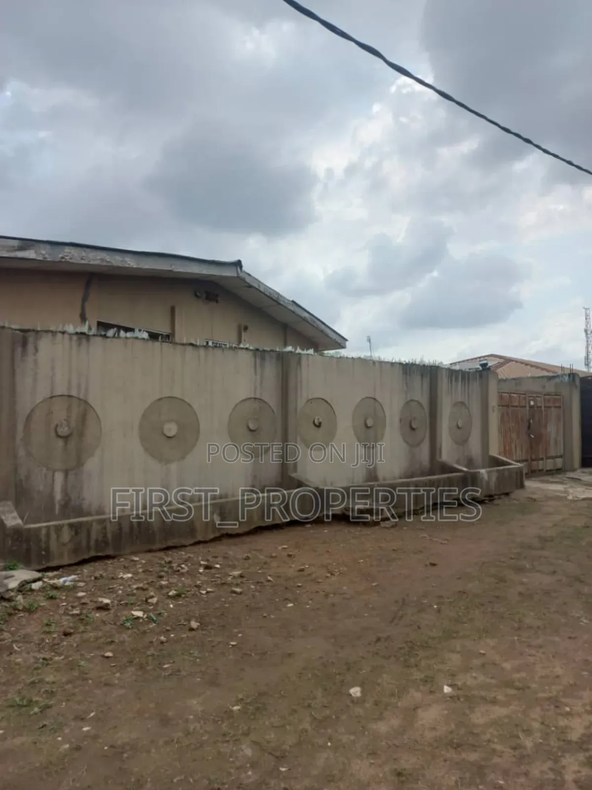 6bdrm Bungalow in Alarere Area, Iwo Road for sale