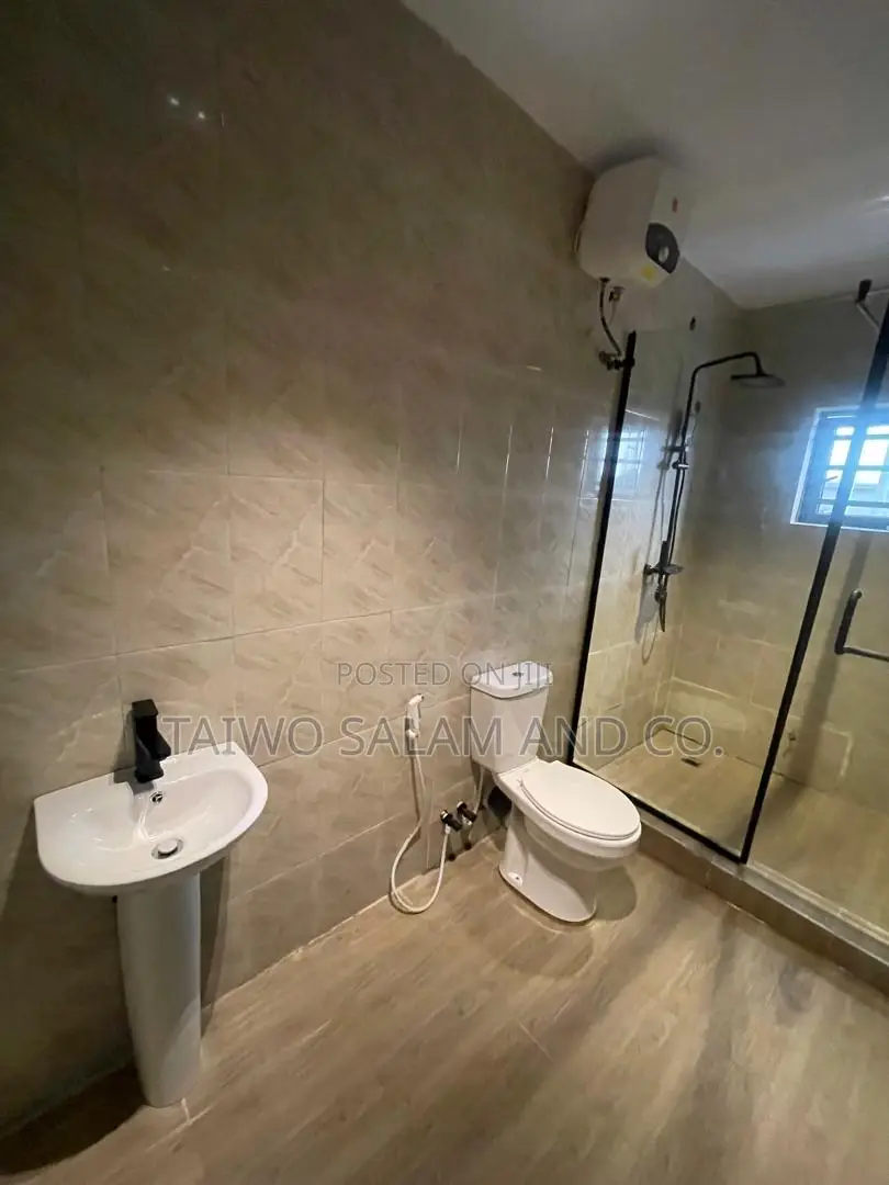 4bdrm Duplex in Jericho for sale