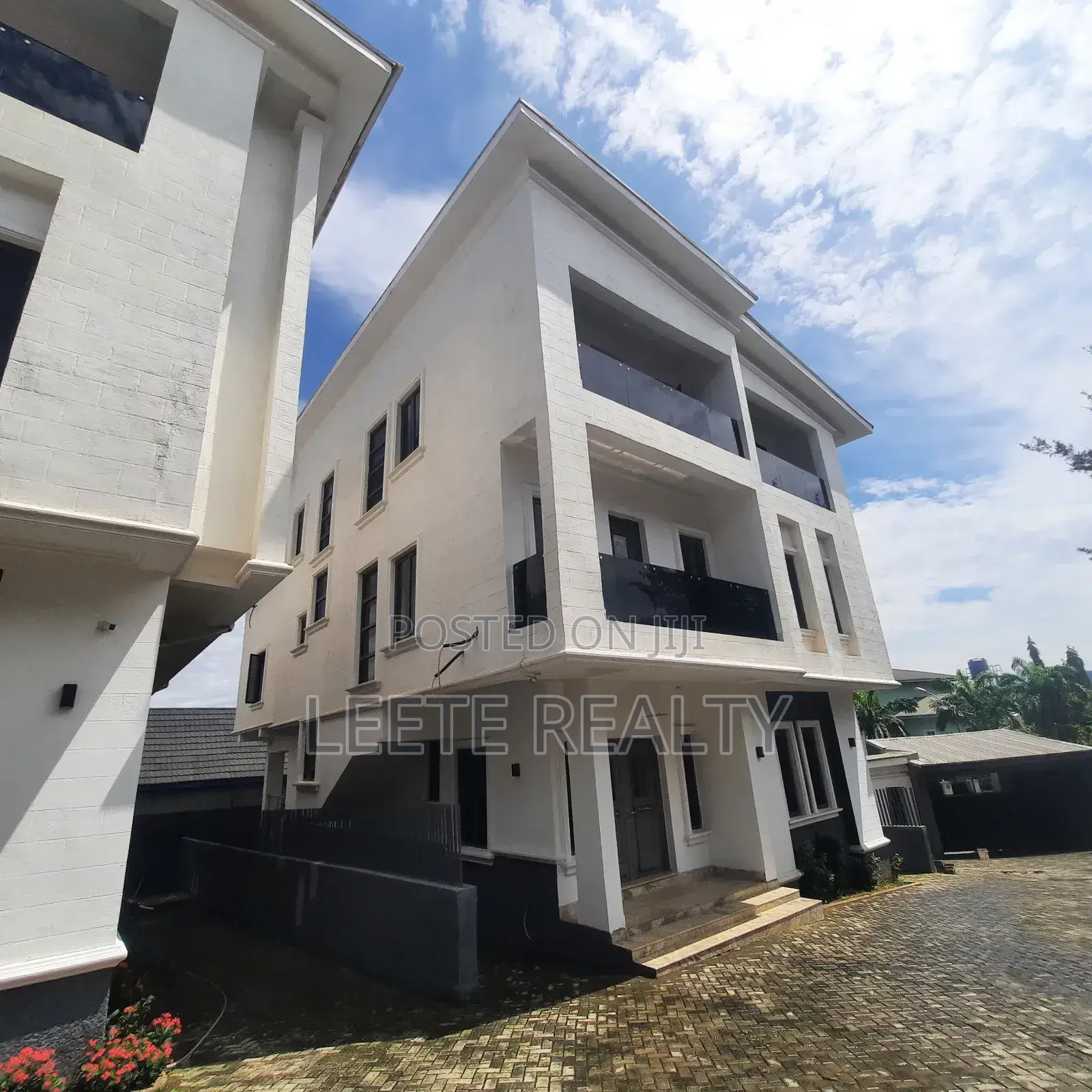 5bdrm Duplex in Maitama for sale