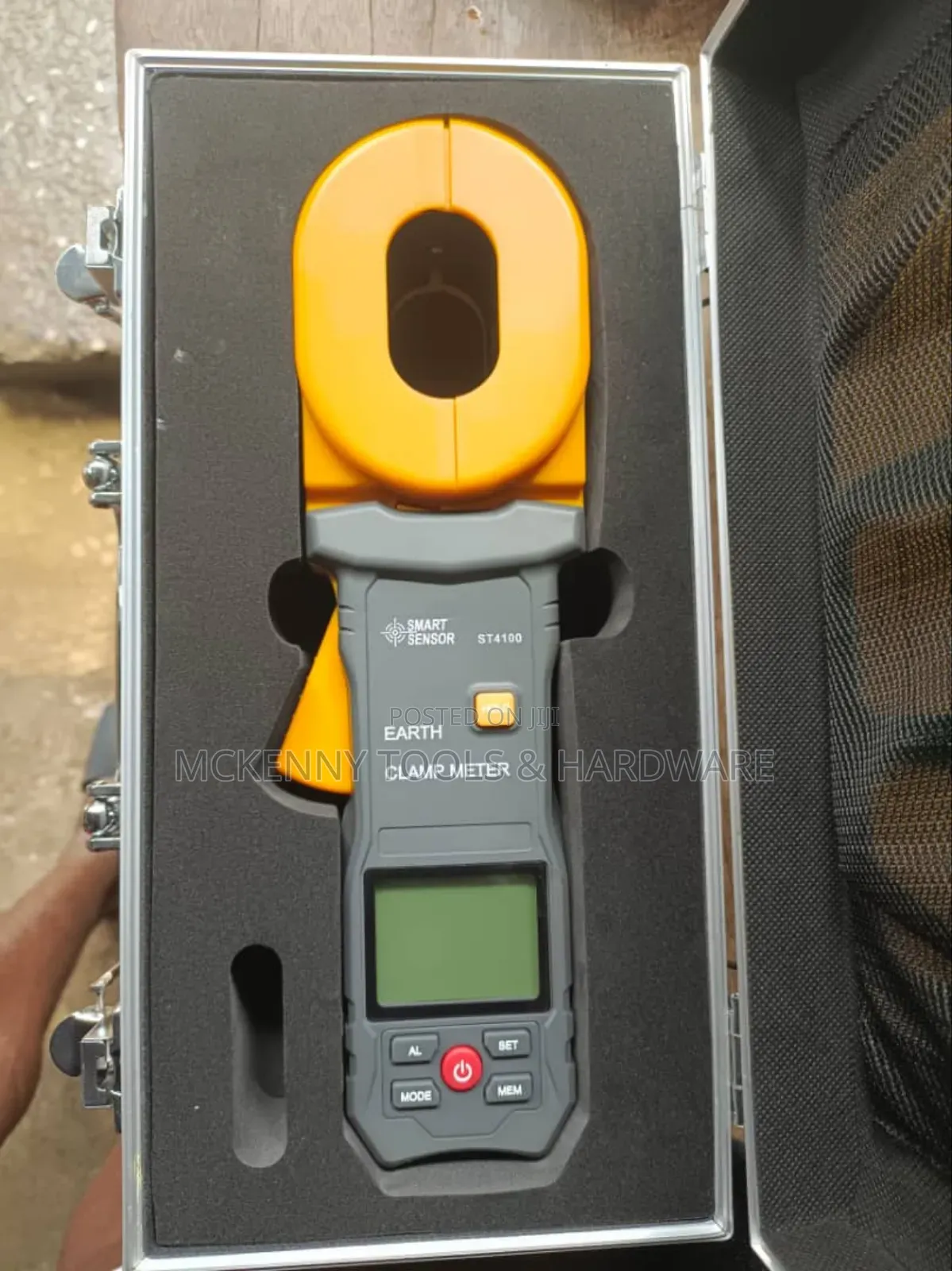 Smart Sensor St4100 Earth Clamp Meter. This Device Is Used To