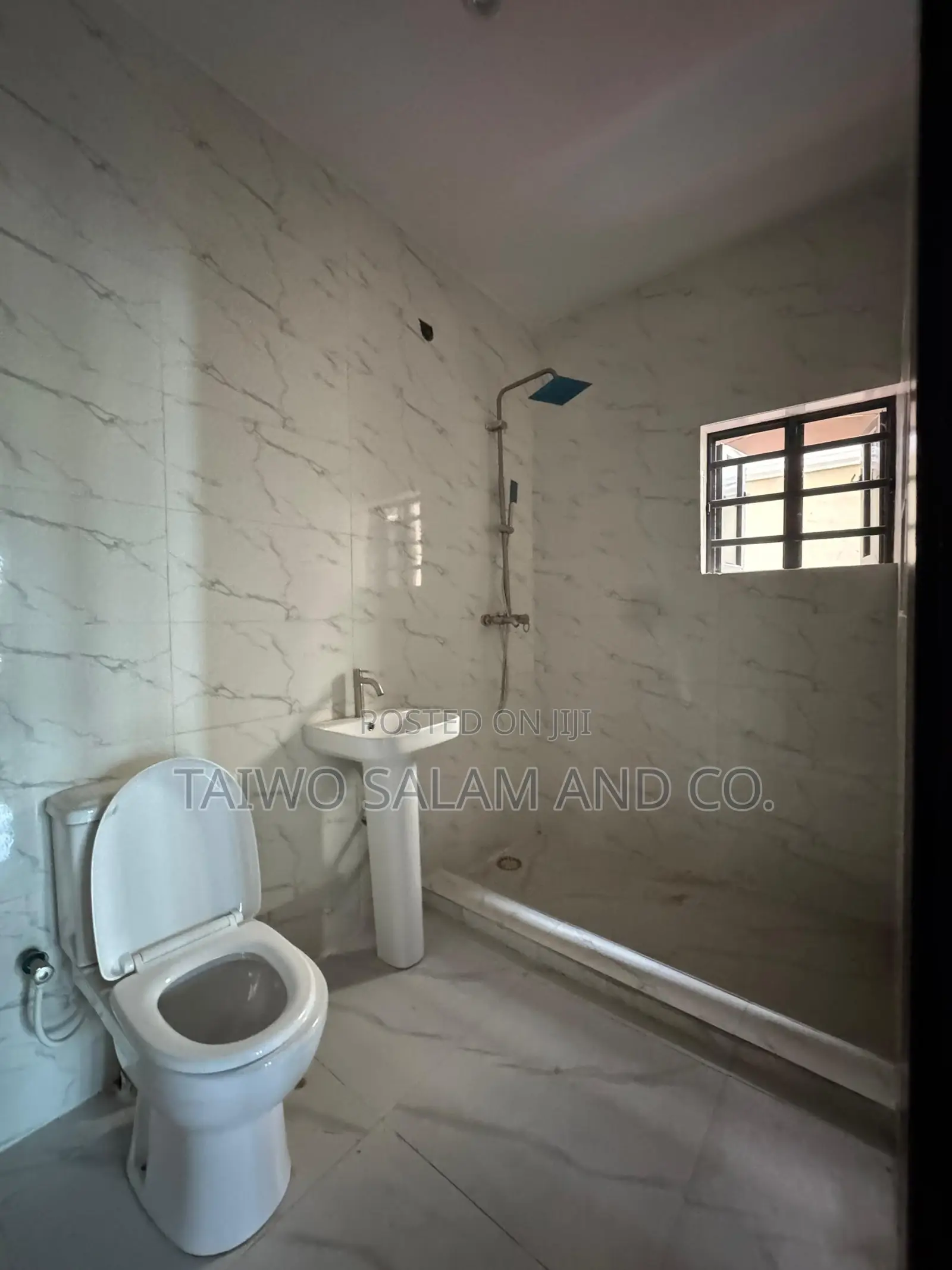 5bdrm Duplex in Oluyole Estate for sale