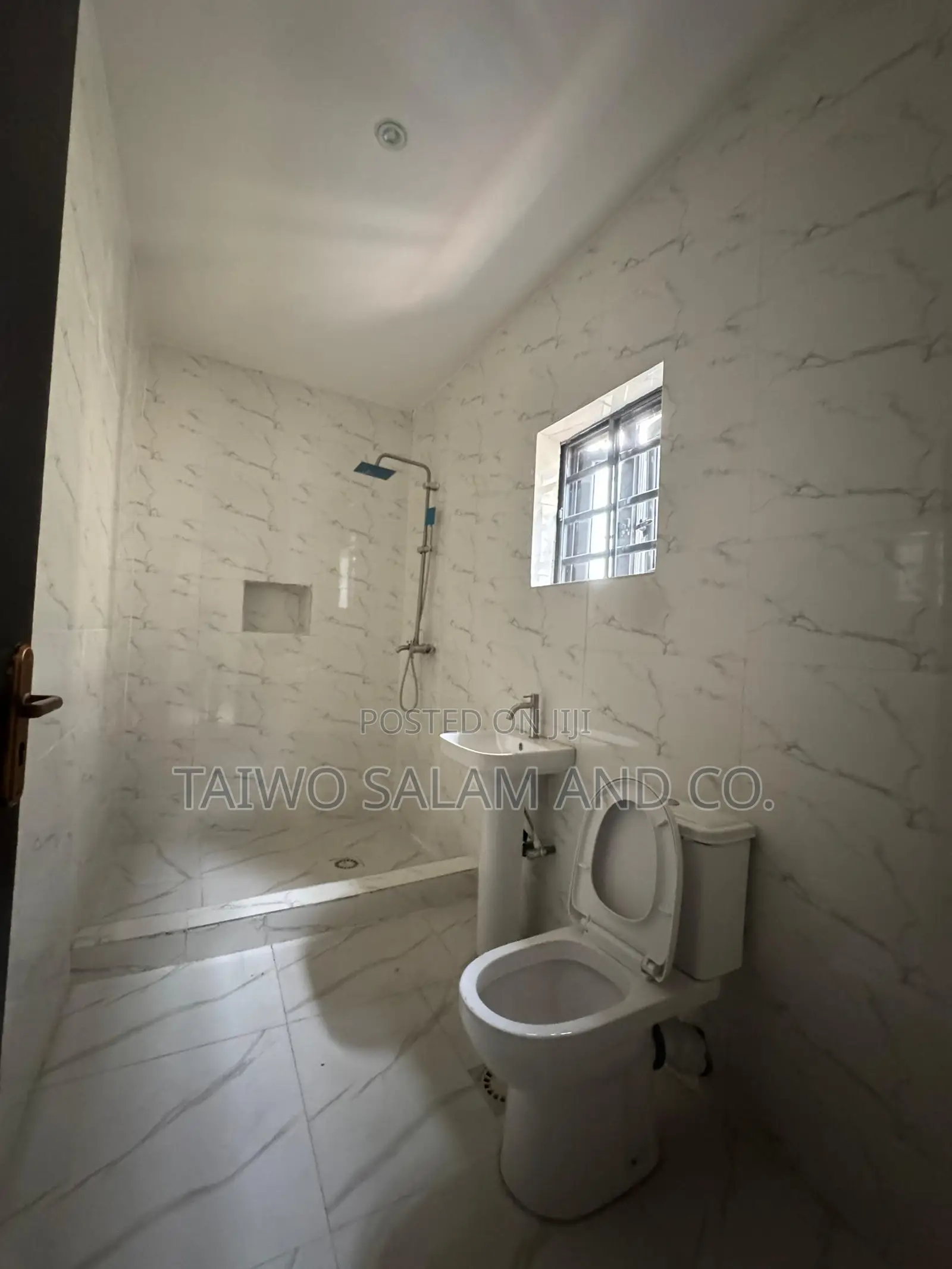 5bdrm Duplex in Oluyole Estate for sale